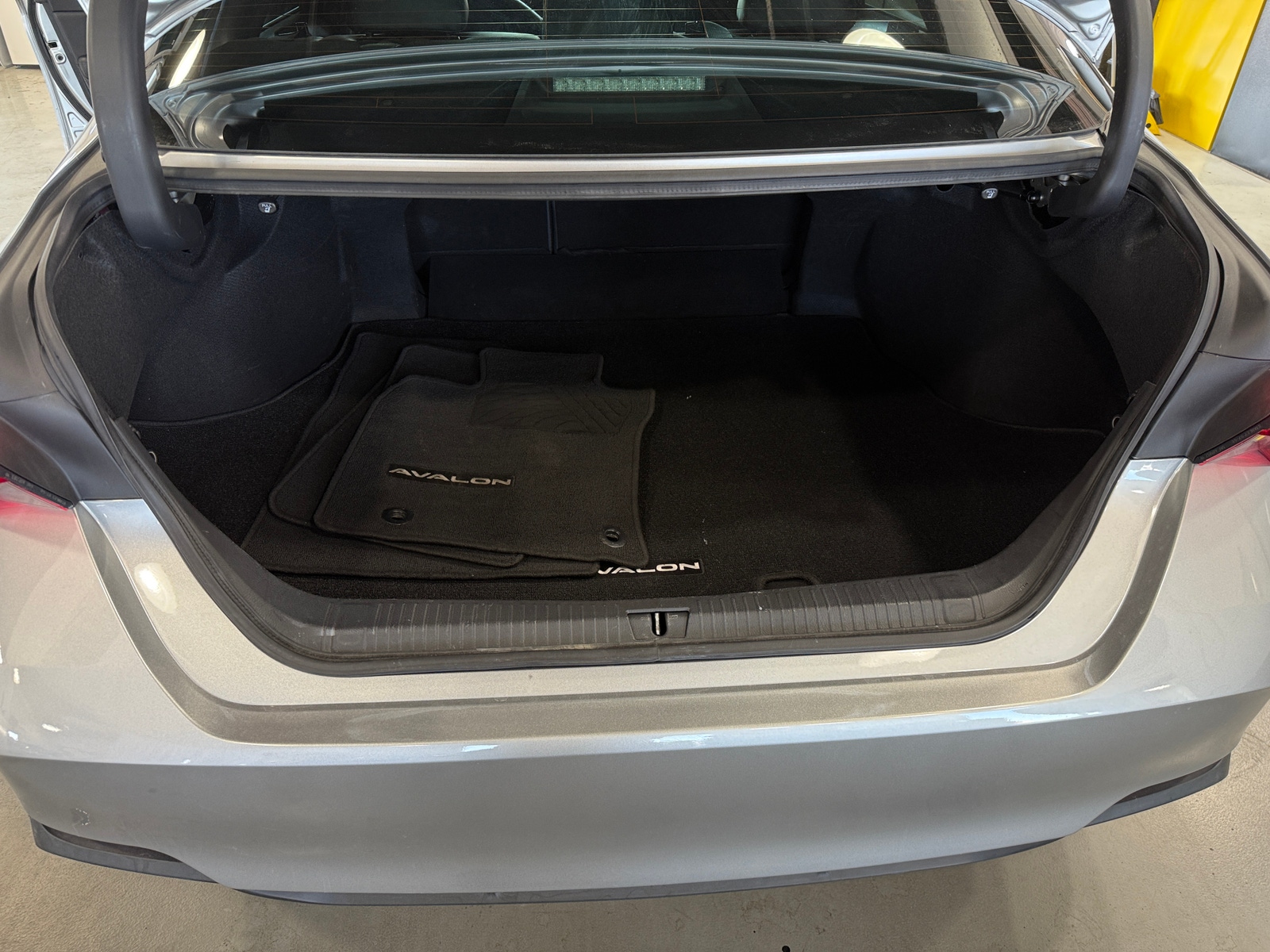 Thumbnail: 2019 Toyota Avalon - 6