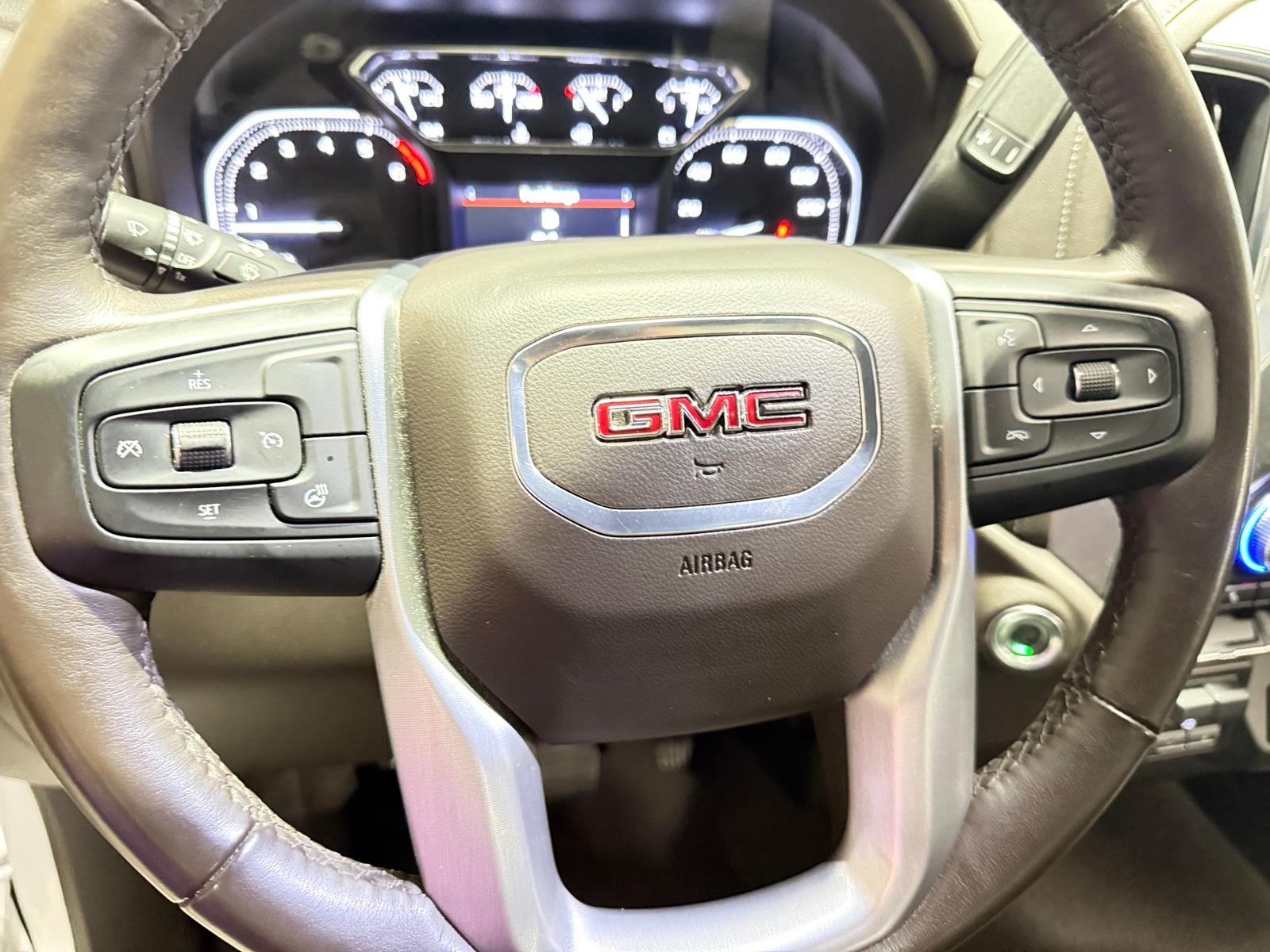 Thumbnail: 2022 GMC Sierra 2500 - 4