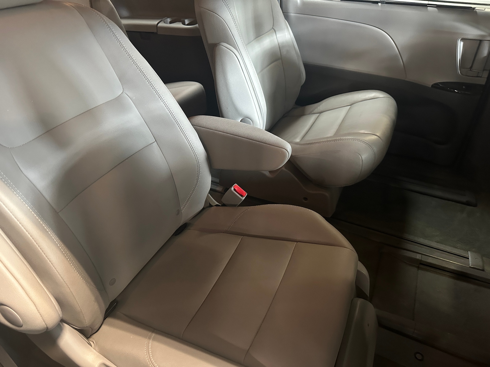 Thumbnail: 2015 Toyota Sienna - 5