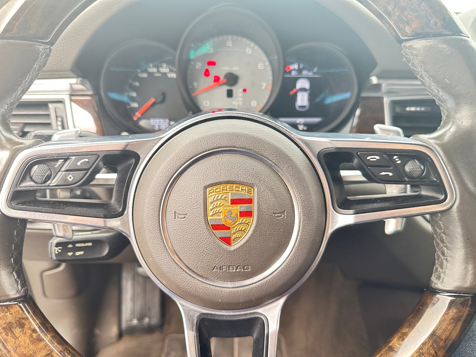 Thumbnail: 2016 Porsche Macan - 4