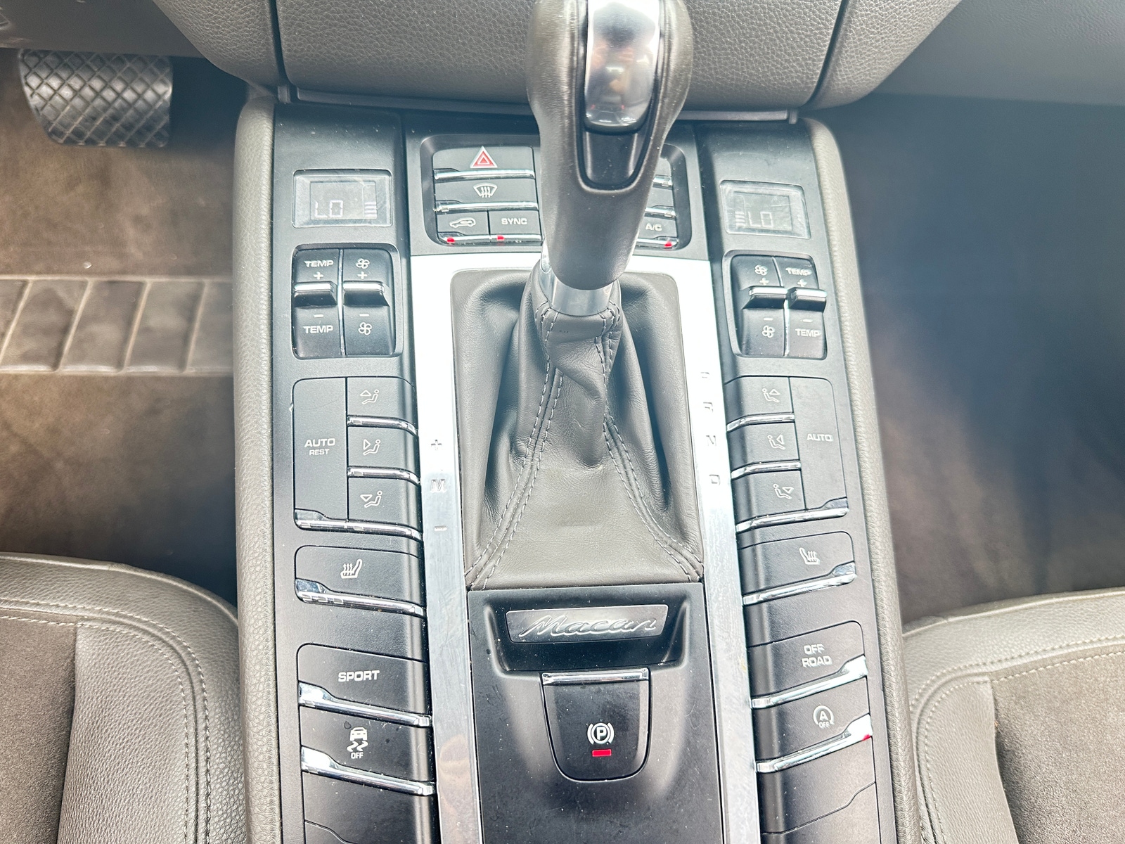 Thumbnail: 2016 Porsche Macan - 3