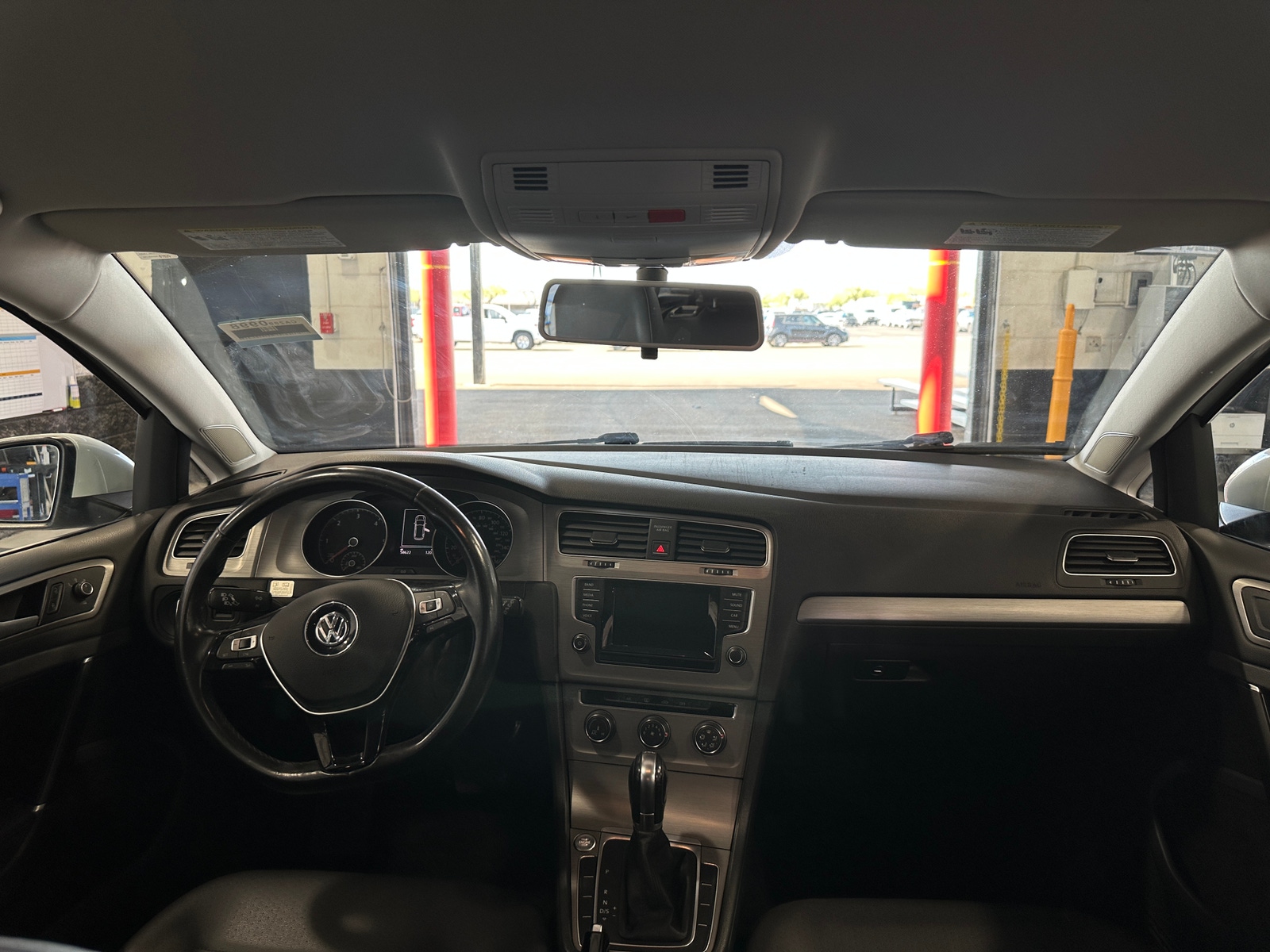Thumbnail: 2015 Volkswagen e-Golf - 2