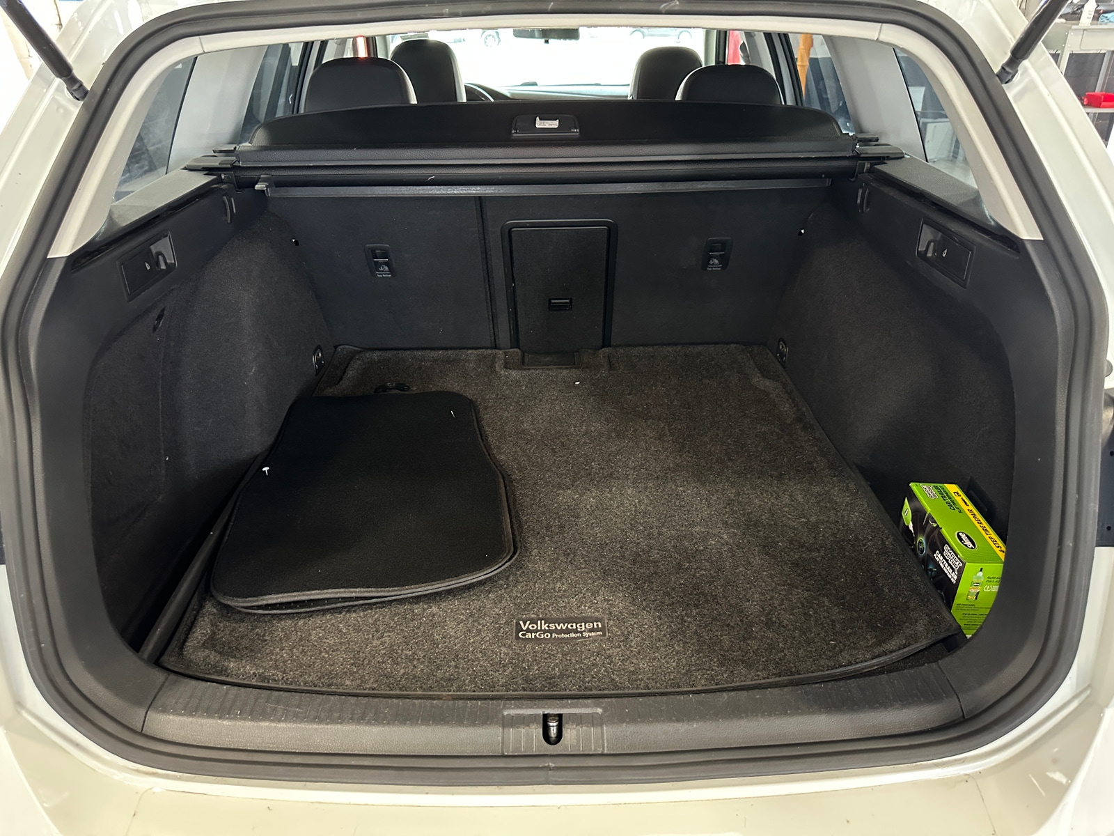 Thumbnail: 2015 Volkswagen e-Golf - 6