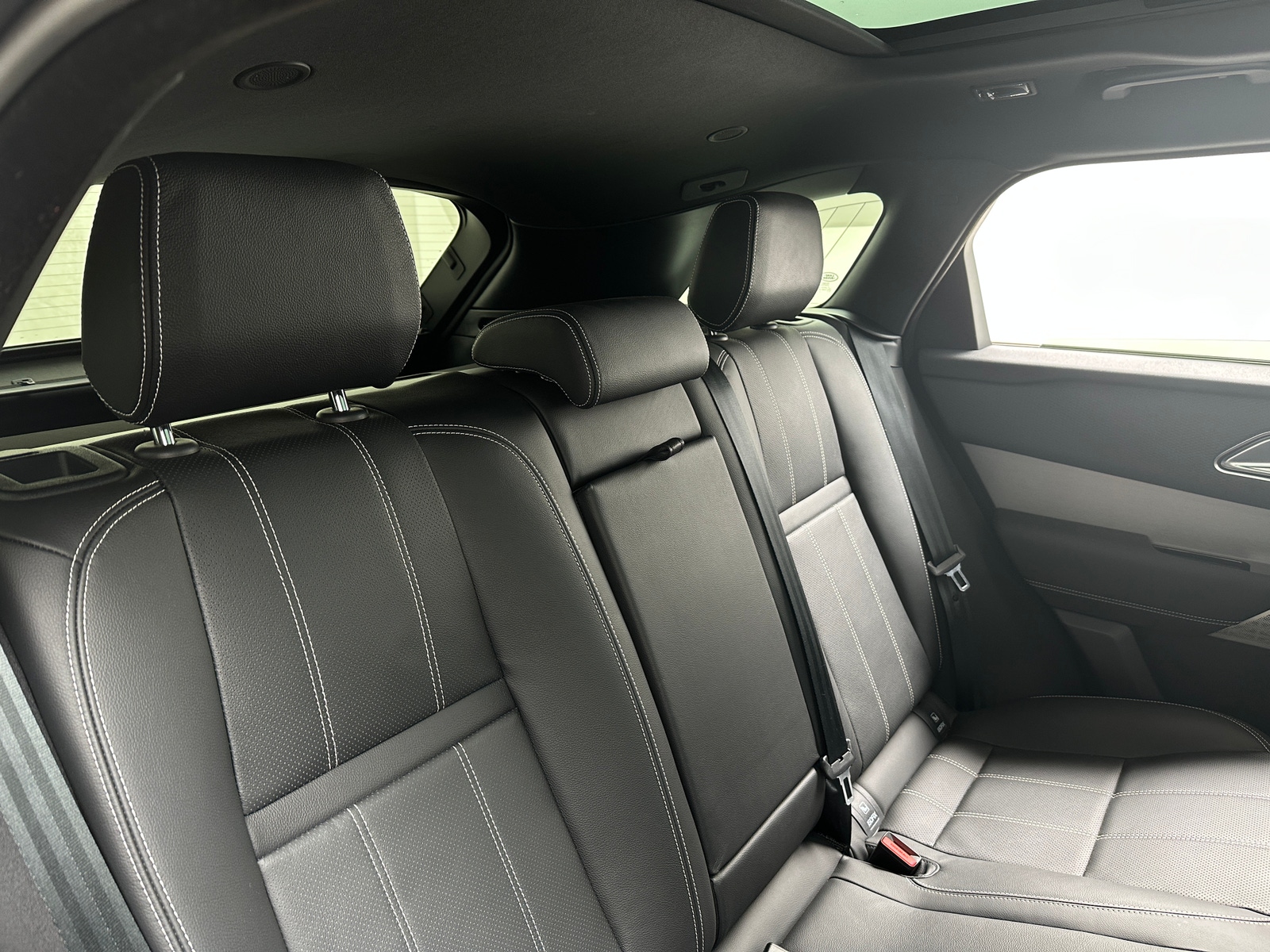 Thumbnail: 2022 Land Rover Range Rover Velar - 5