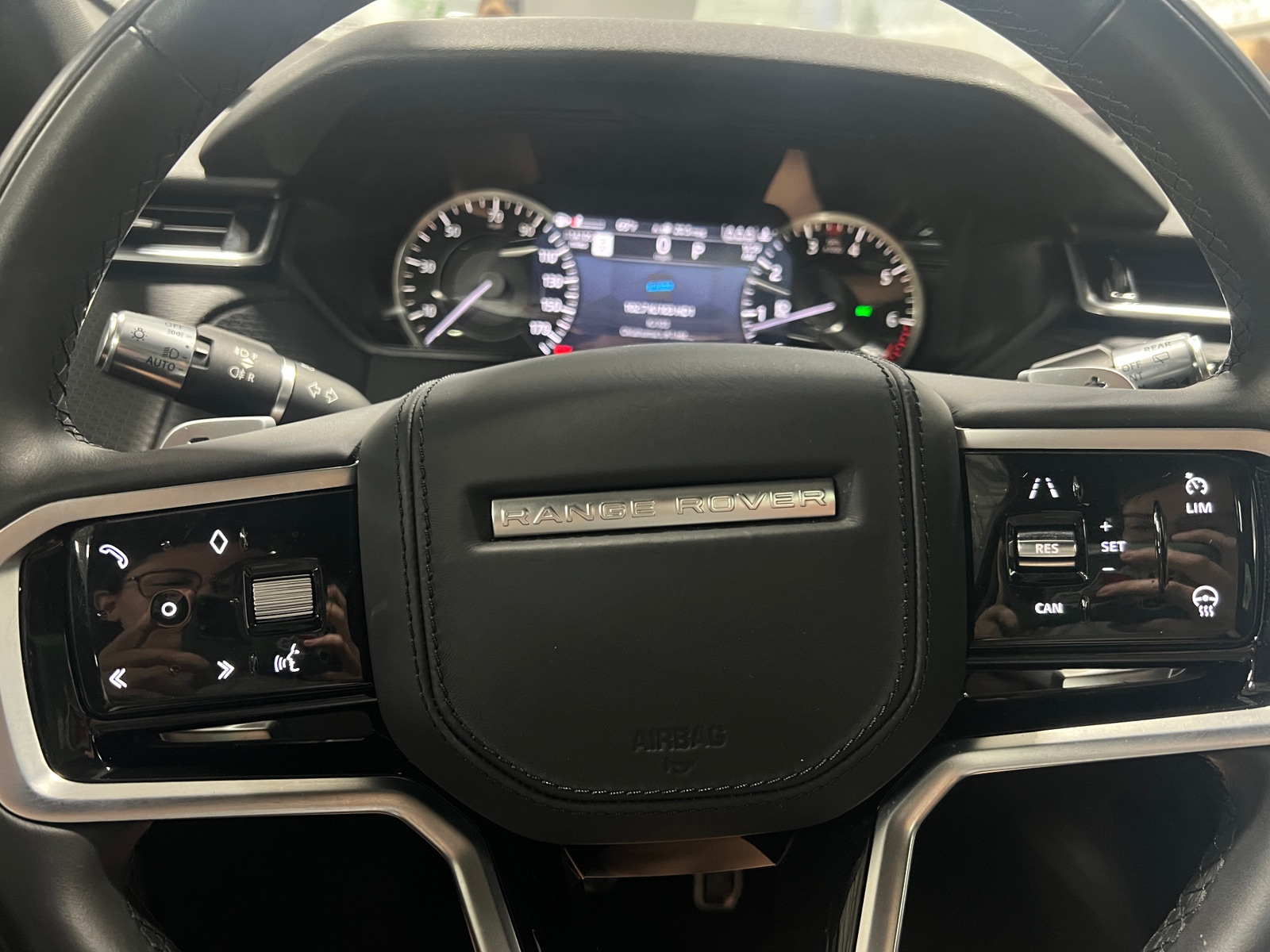 Thumbnail: 2022 Land Rover Range Rover Velar - 4