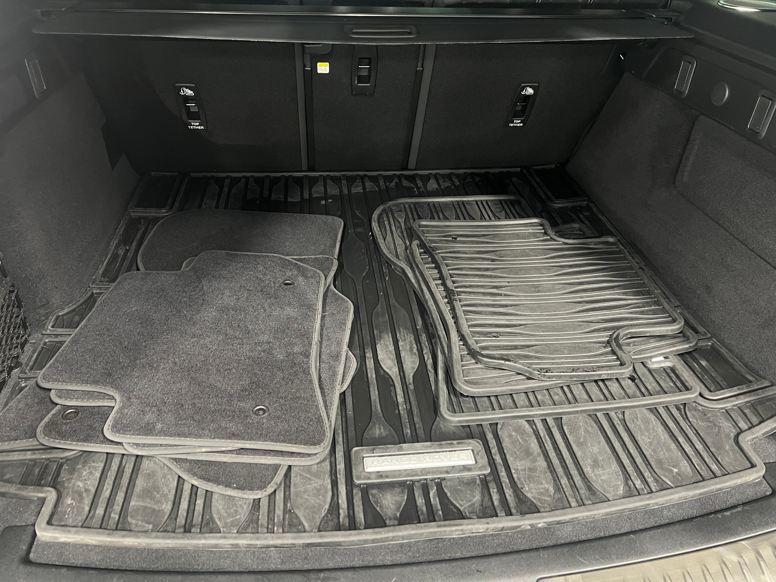 Thumbnail: 2022 Land Rover Range Rover Velar - 6