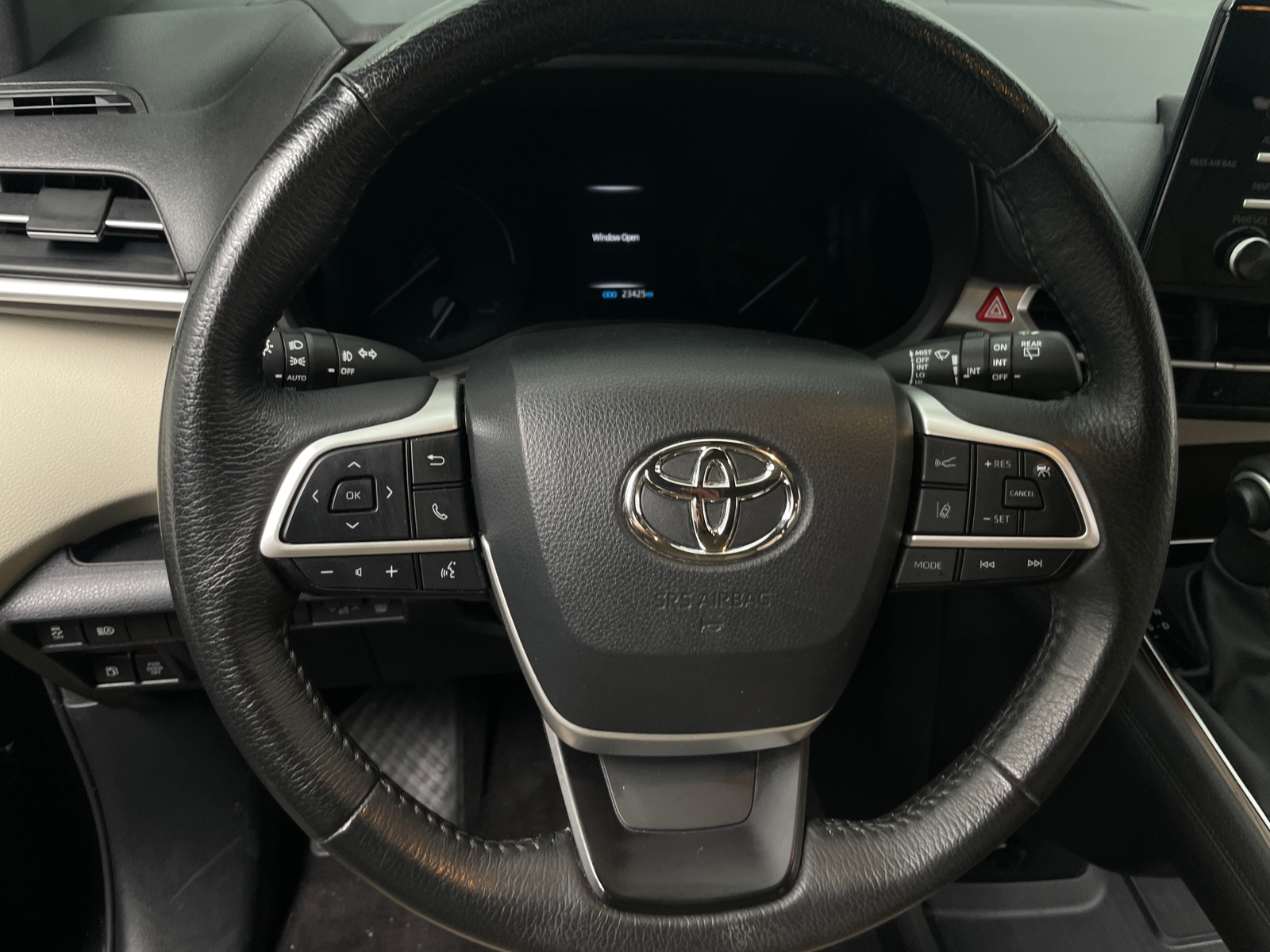 Thumbnail: 2023 Toyota Sienna - 4