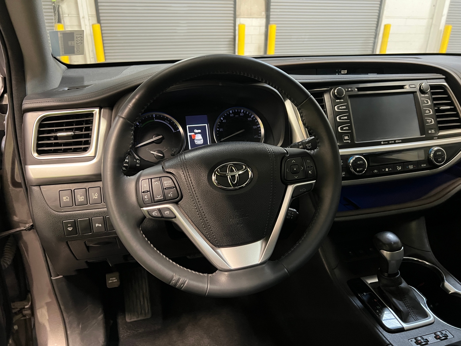 Thumbnail: 2016 Toyota Highlander - 4