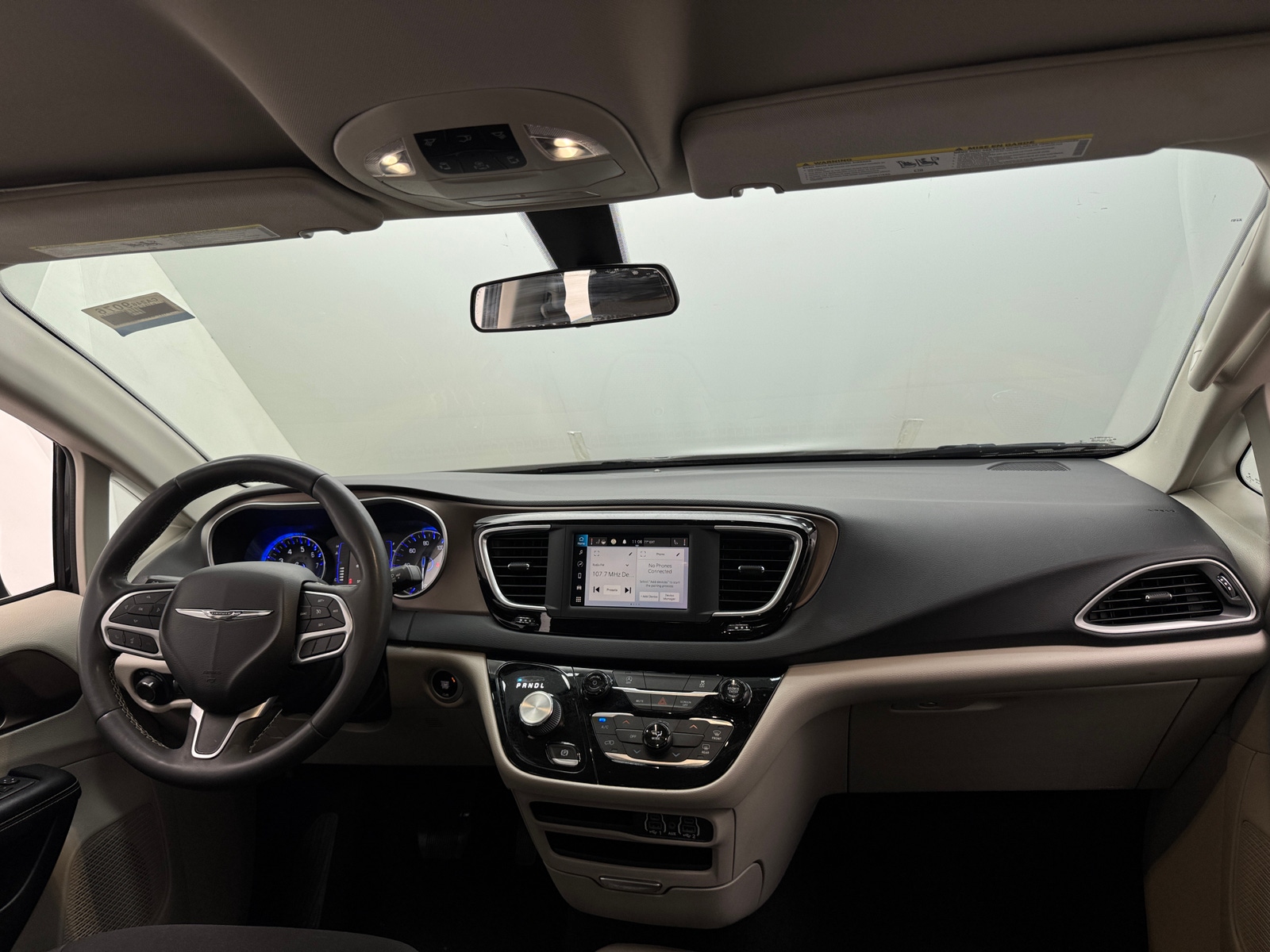 Thumbnail: 2022 Chrysler Voyager - 3