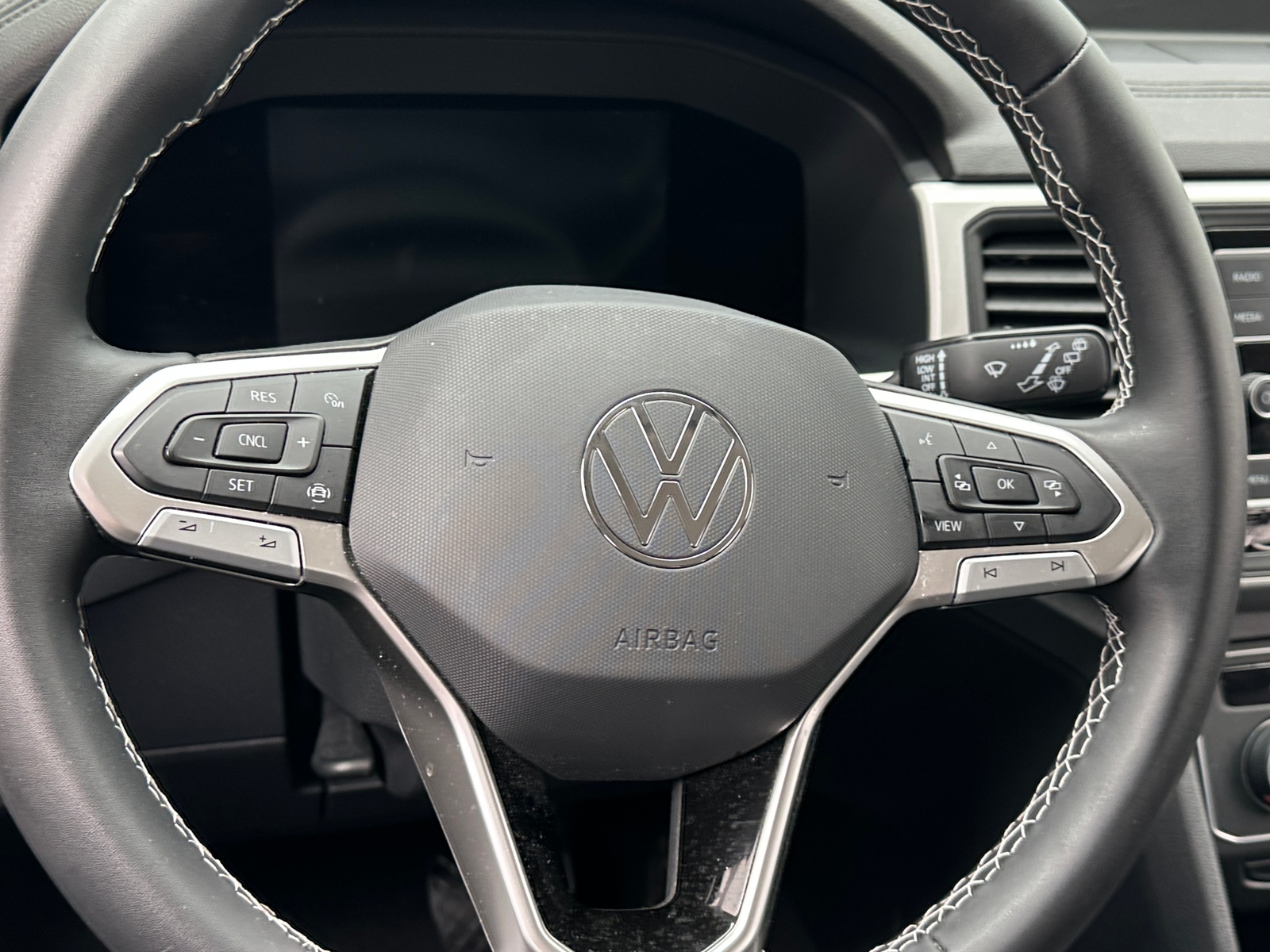 Thumbnail: 2023 Volkswagen Atlas - 4