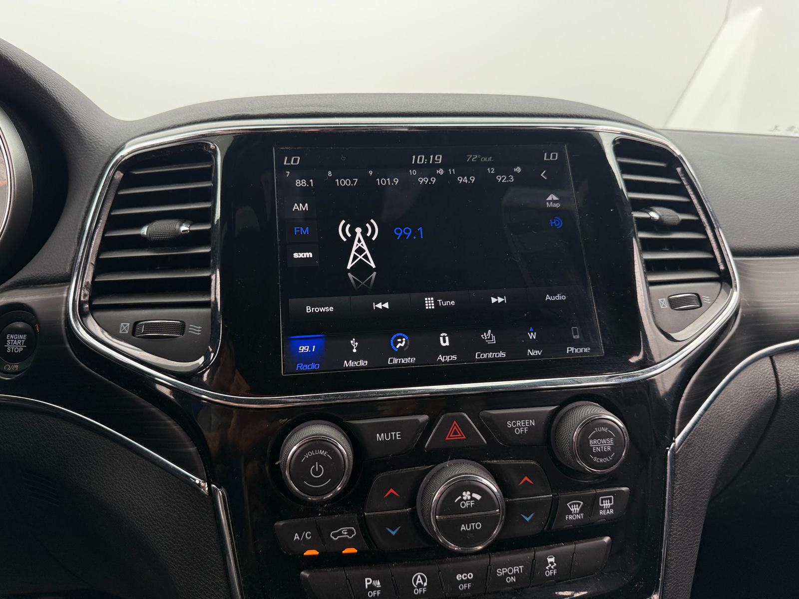 Thumbnail: 2019 Jeep Grand Cherokee - 3