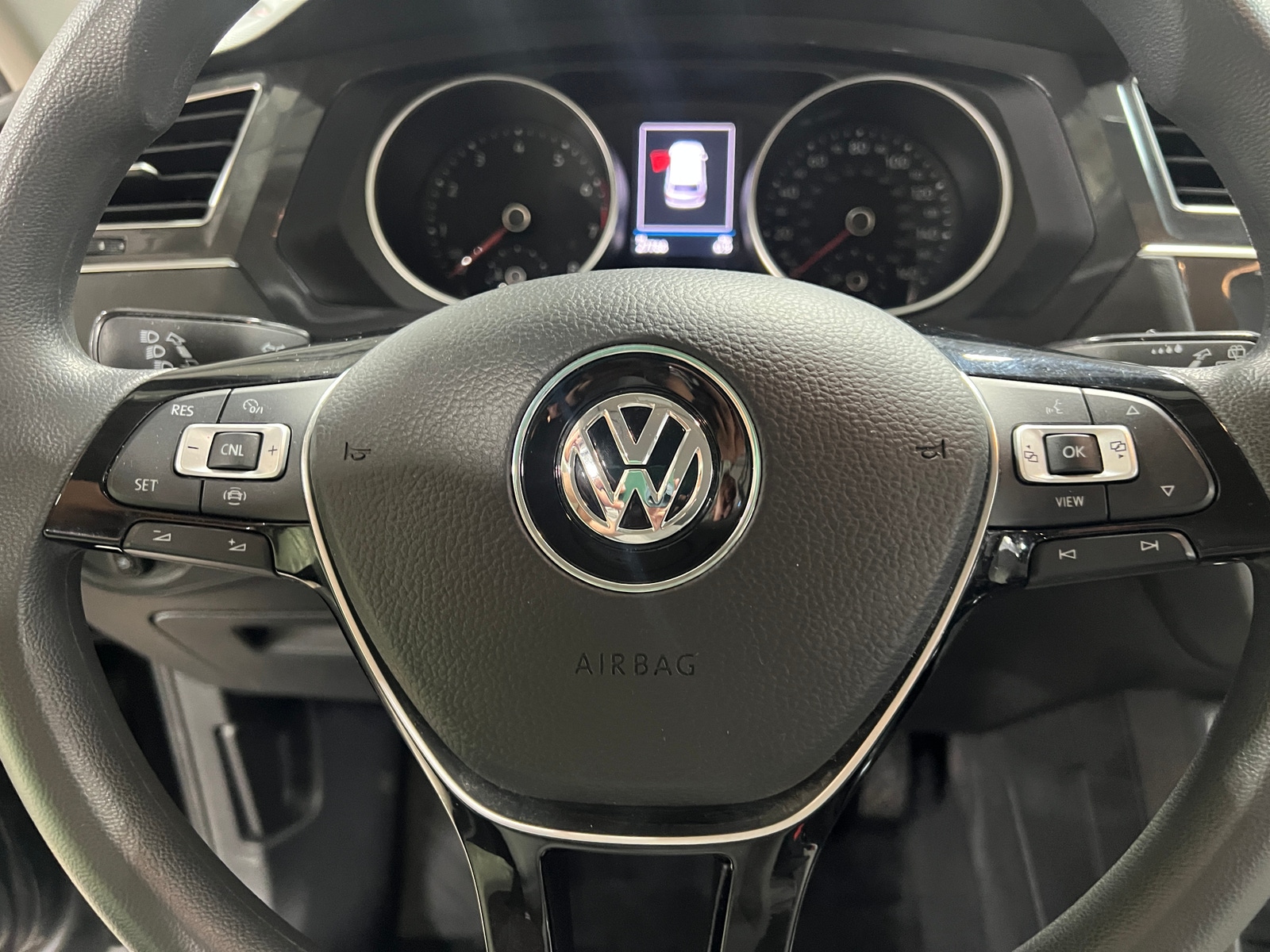 Thumbnail: 2020 Volkswagen Tiguan - 5