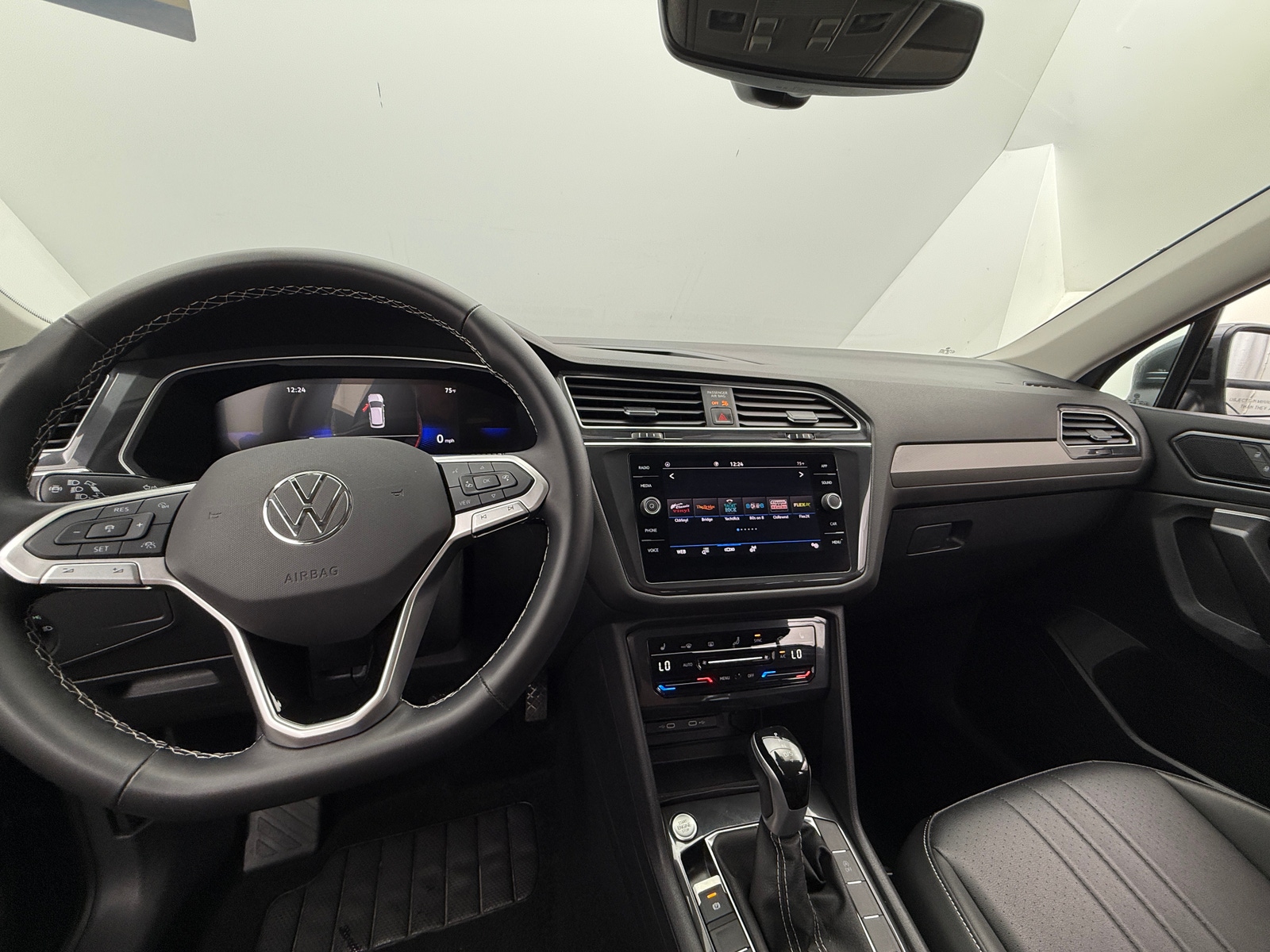 Thumbnail: 2024 Volkswagen Tiguan - 2