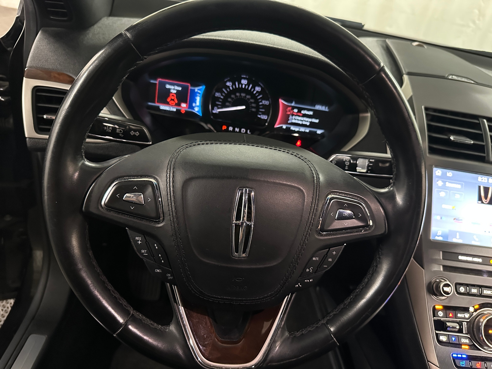 Thumbnail: 2020 Lincoln MKZ - 4