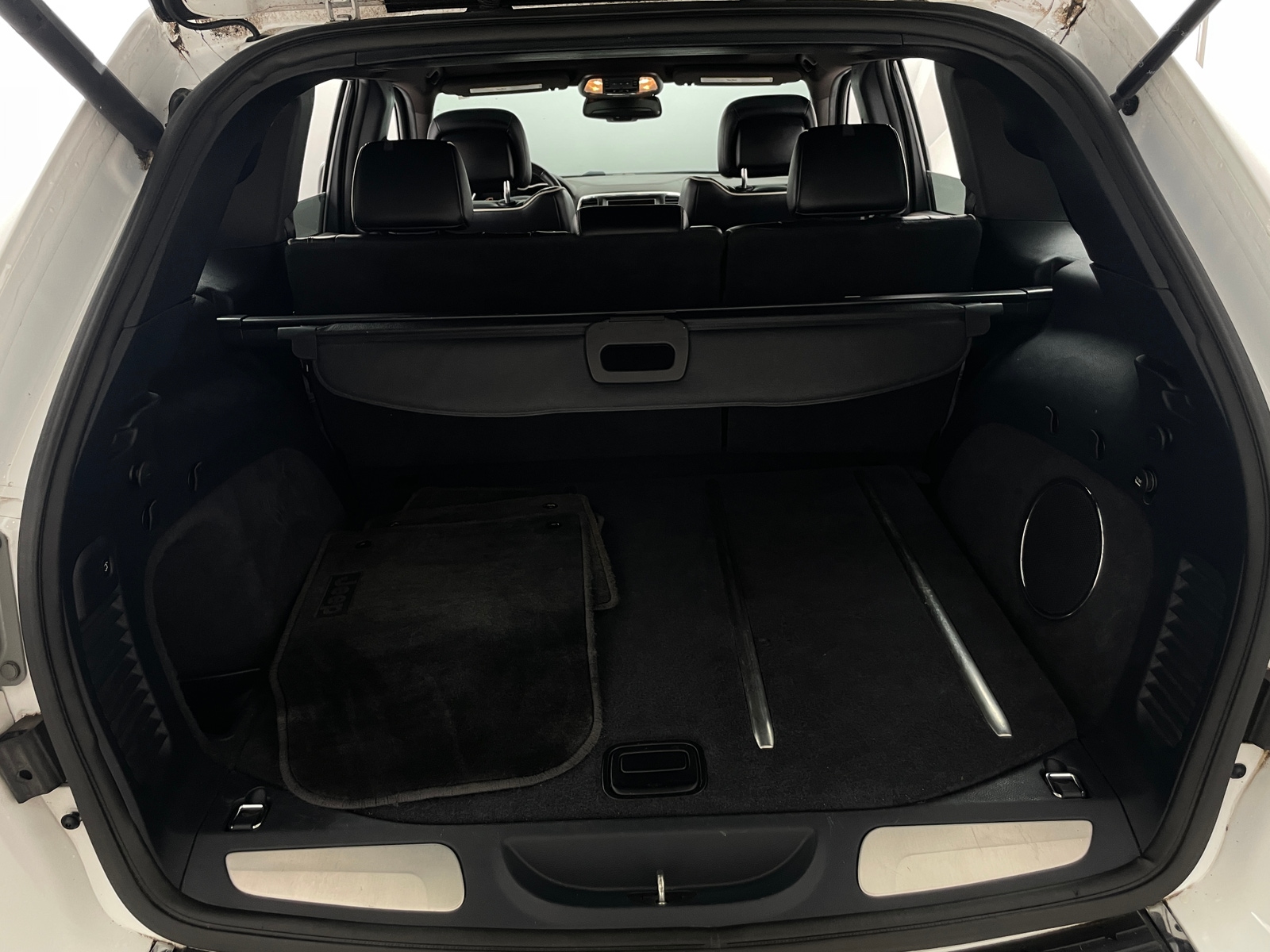 Thumbnail: 2015 Jeep Grand Cherokee - 6