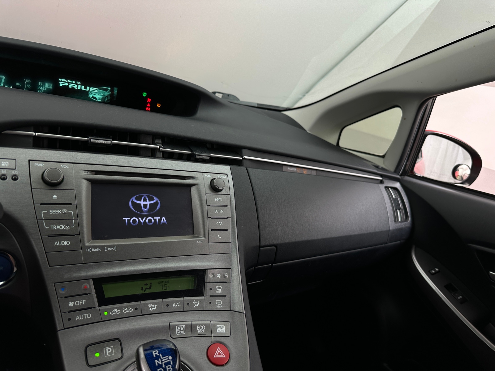 Thumbnail: 2015 Toyota Prius - 3