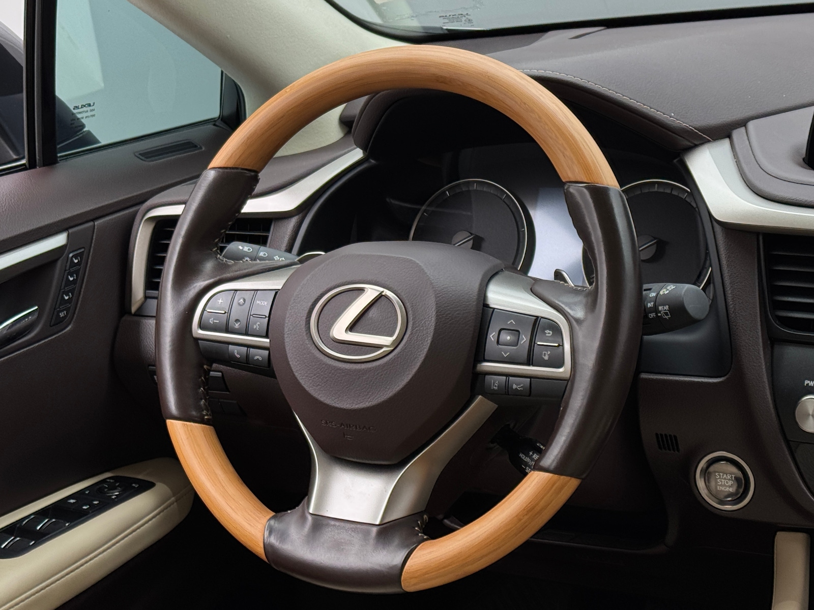 Thumbnail: 2020 Lexus RX - 4
