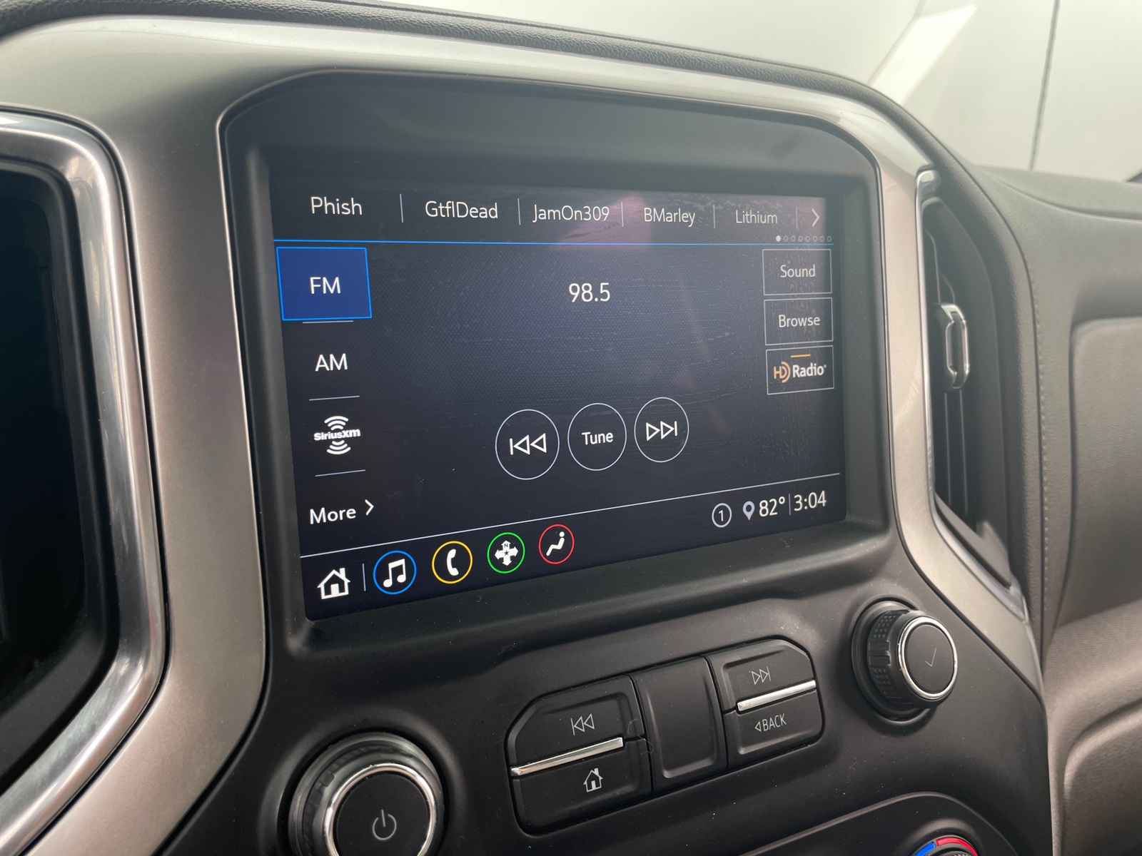 Thumbnail: 2020 Chevrolet Silverado 1500 - 3