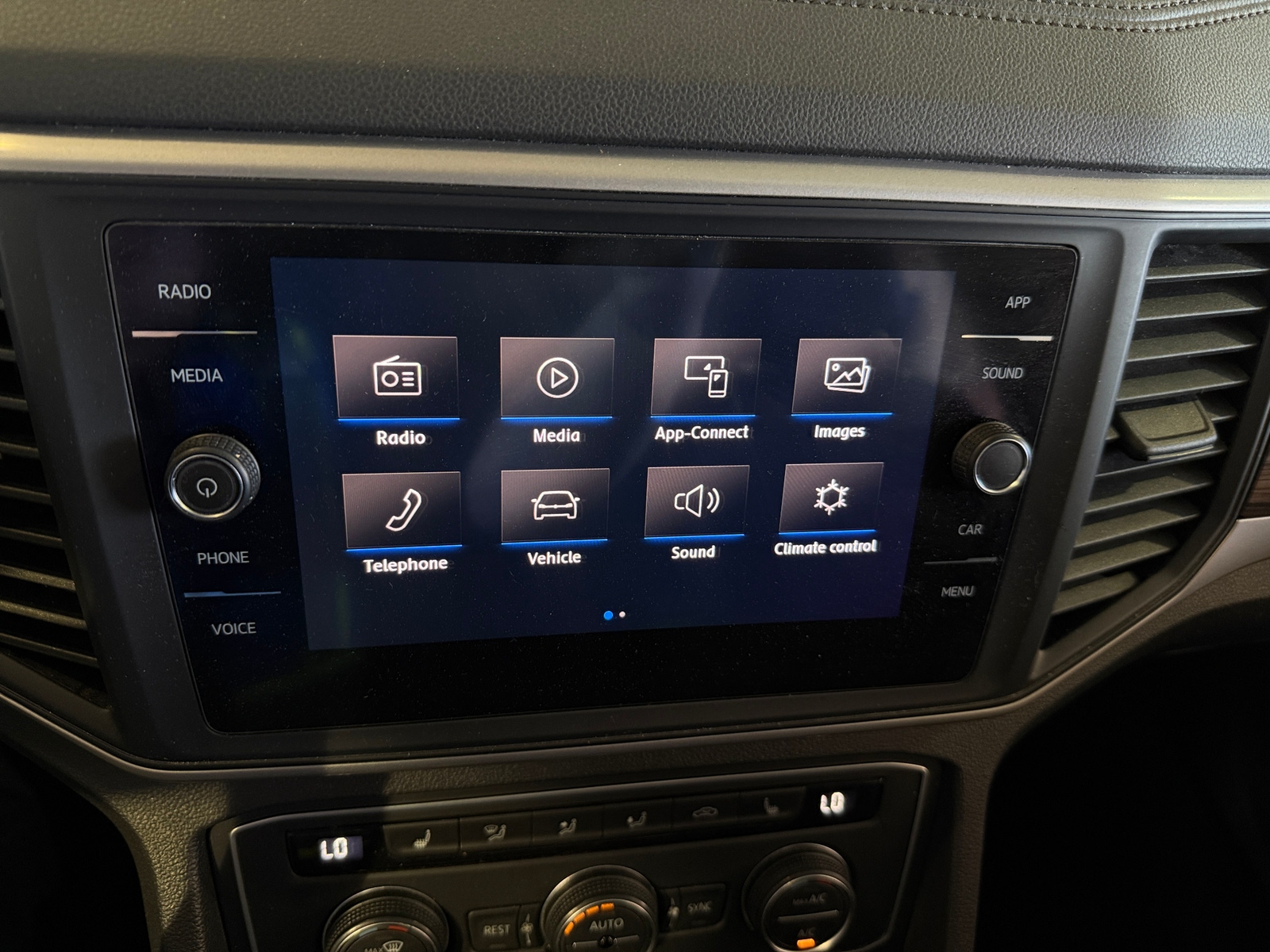Thumbnail: 2021 Volkswagen Atlas - 3