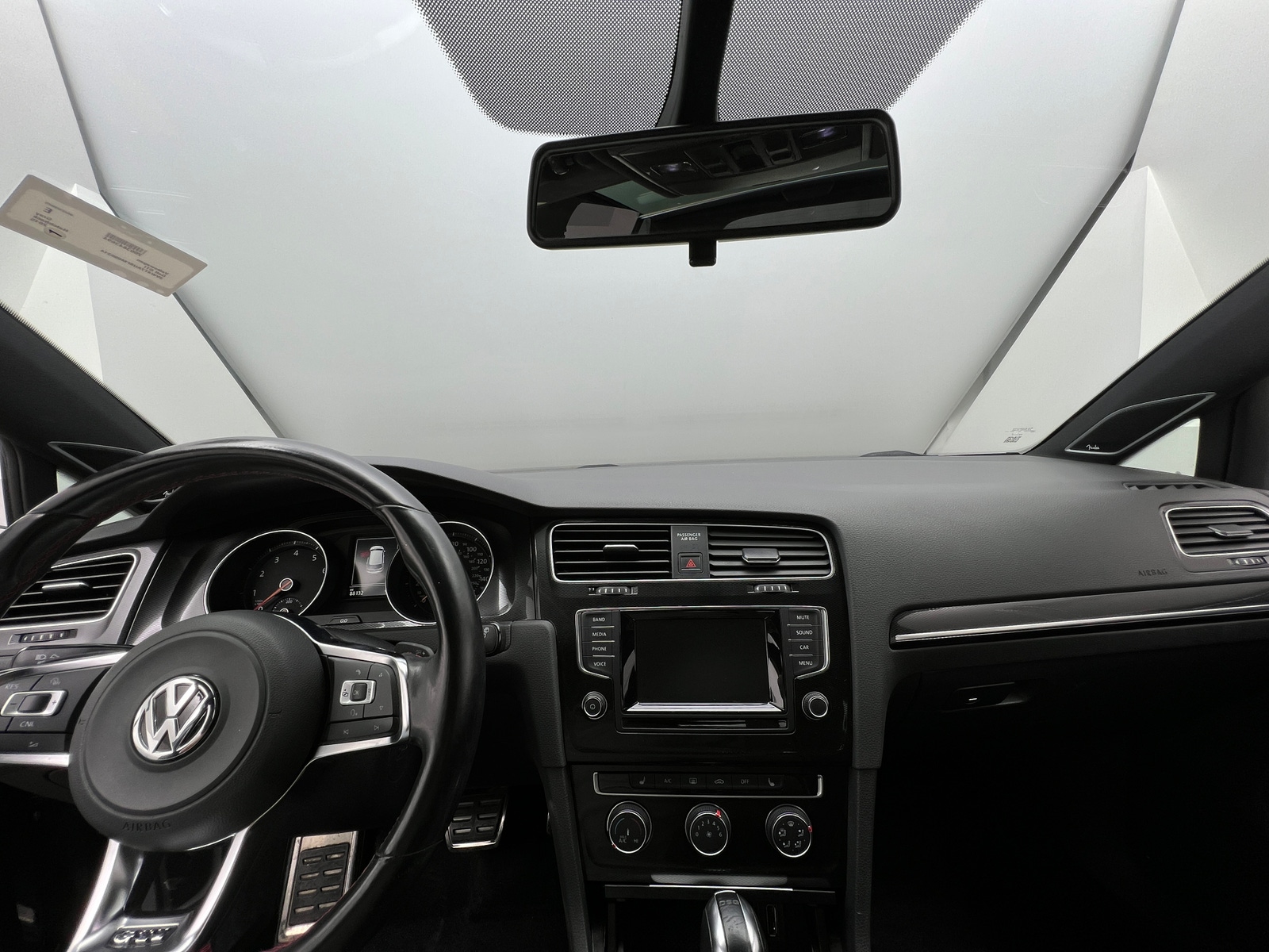 Thumbnail: 2015 Volkswagen Golf - 3