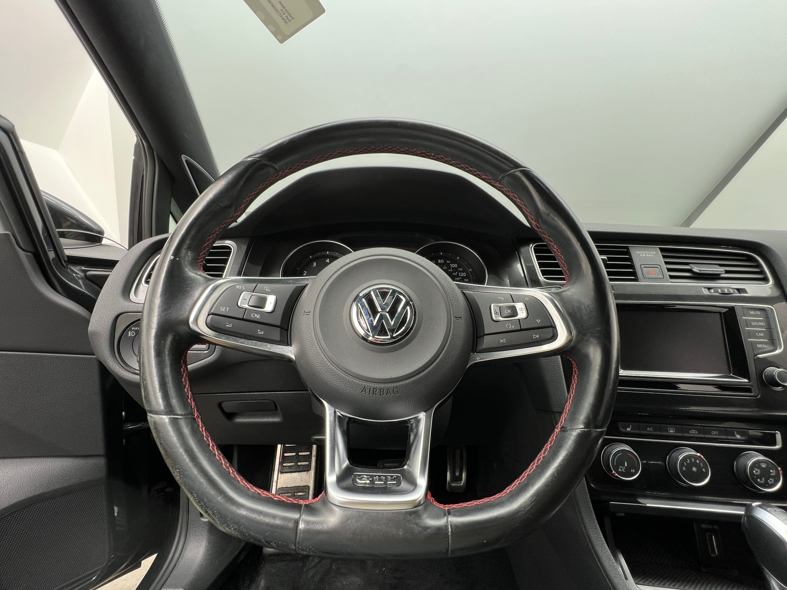 Thumbnail: 2015 Volkswagen Golf - 5