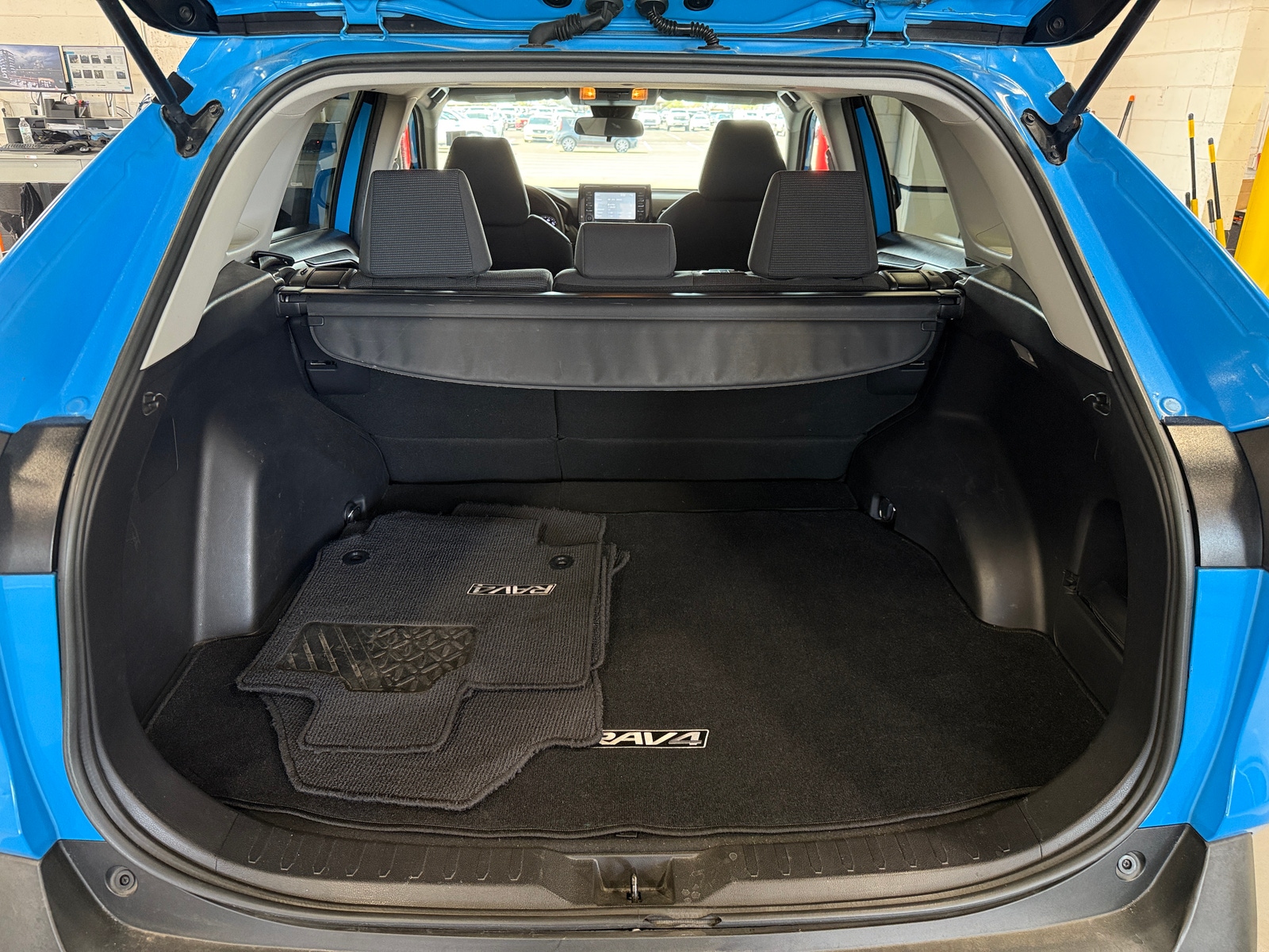 Thumbnail: 2021 Toyota RAV4 - 7