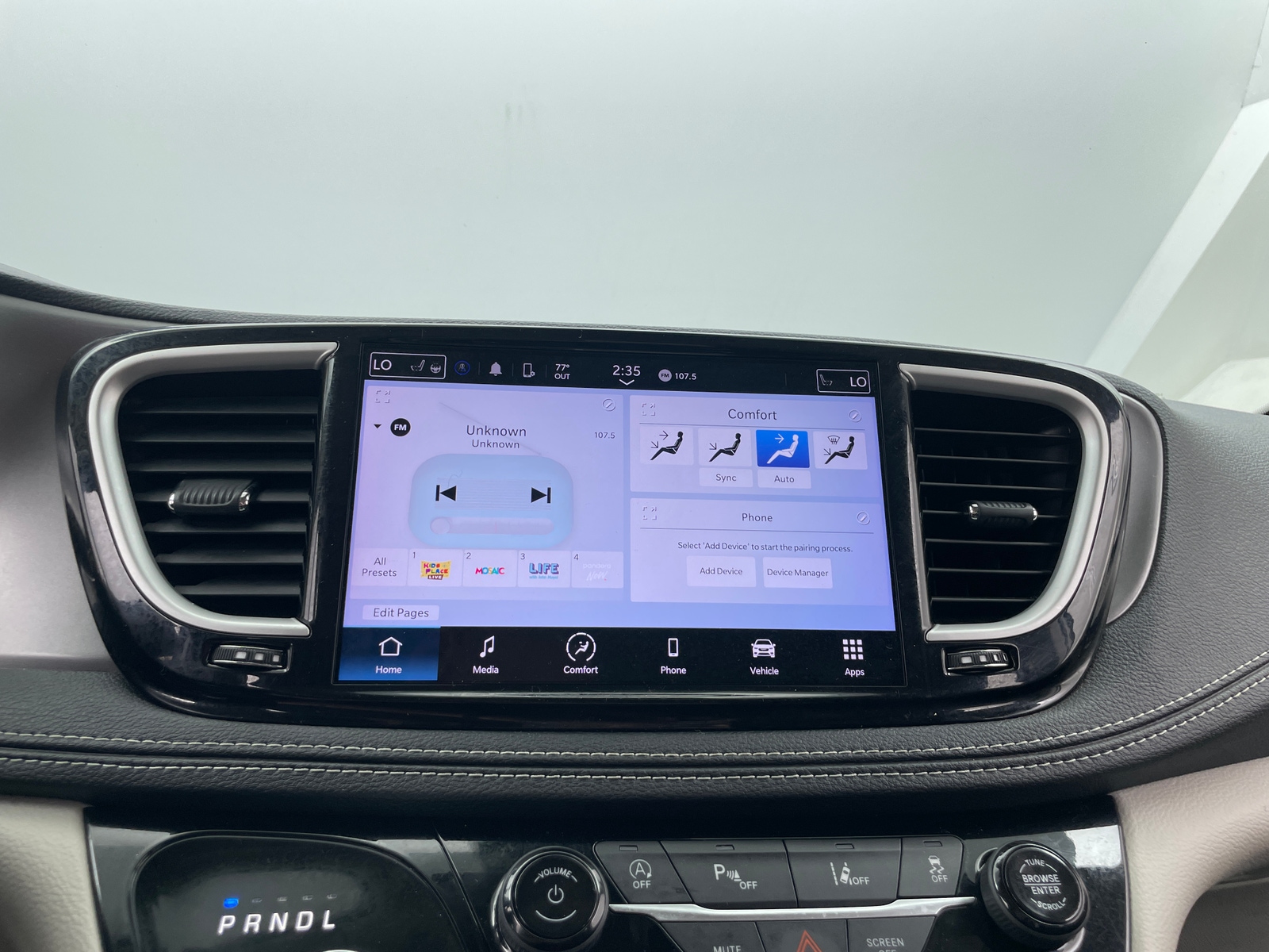 Thumbnail: 2022 Chrysler Pacifica - 3