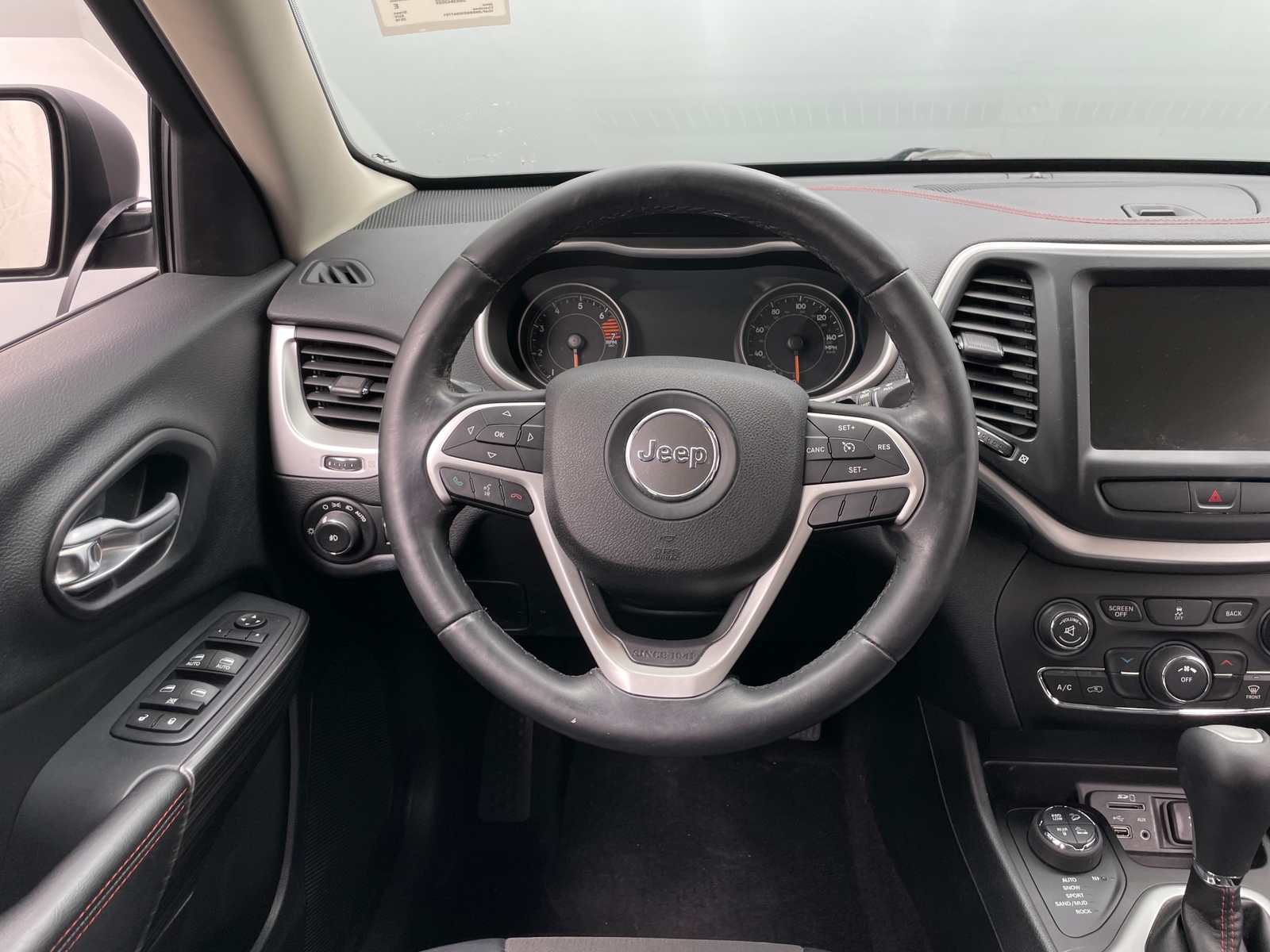 Thumbnail: 2016 Jeep Cherokee - 5