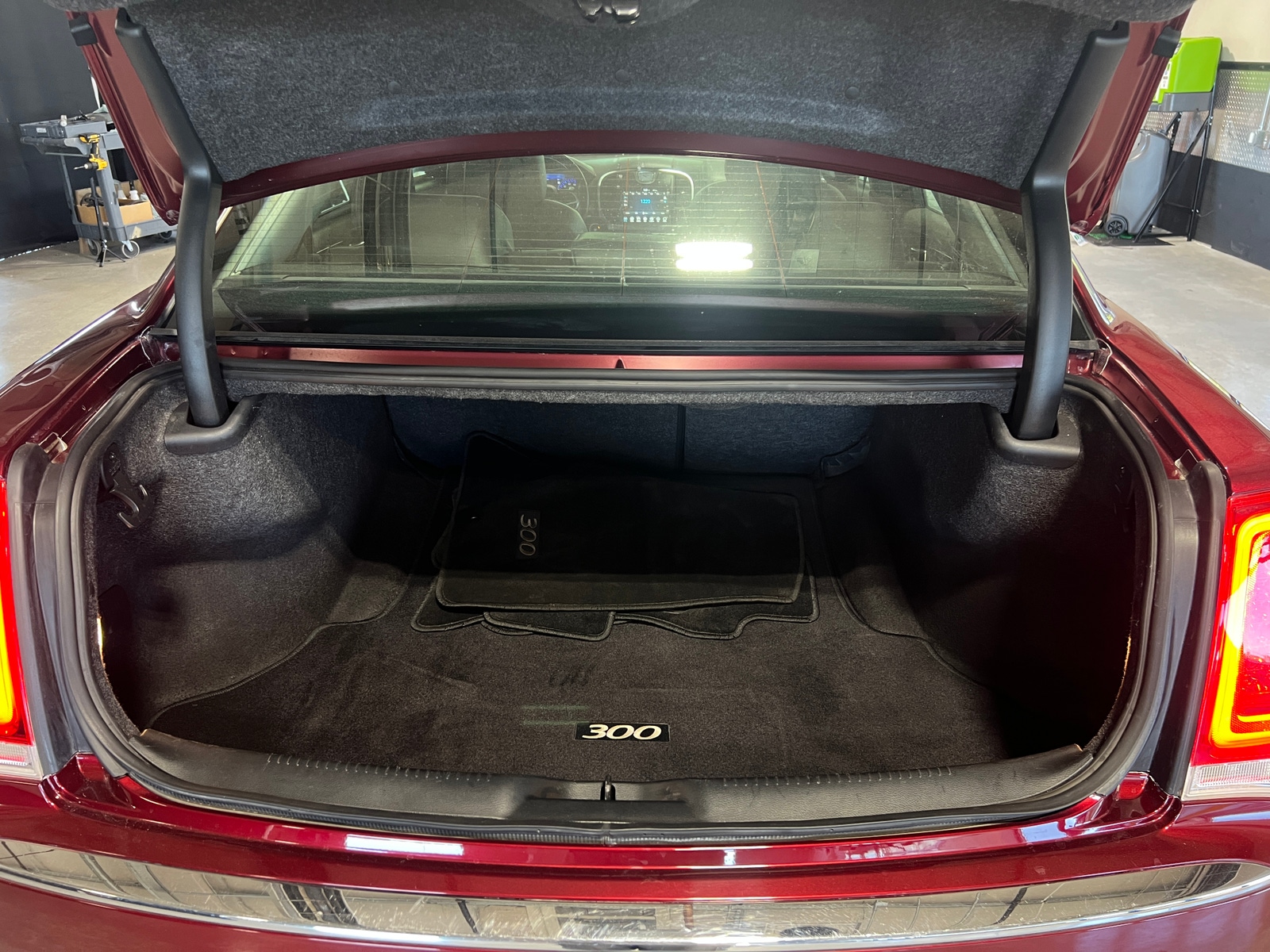 Thumbnail: 2017 Chrysler 300 - 6