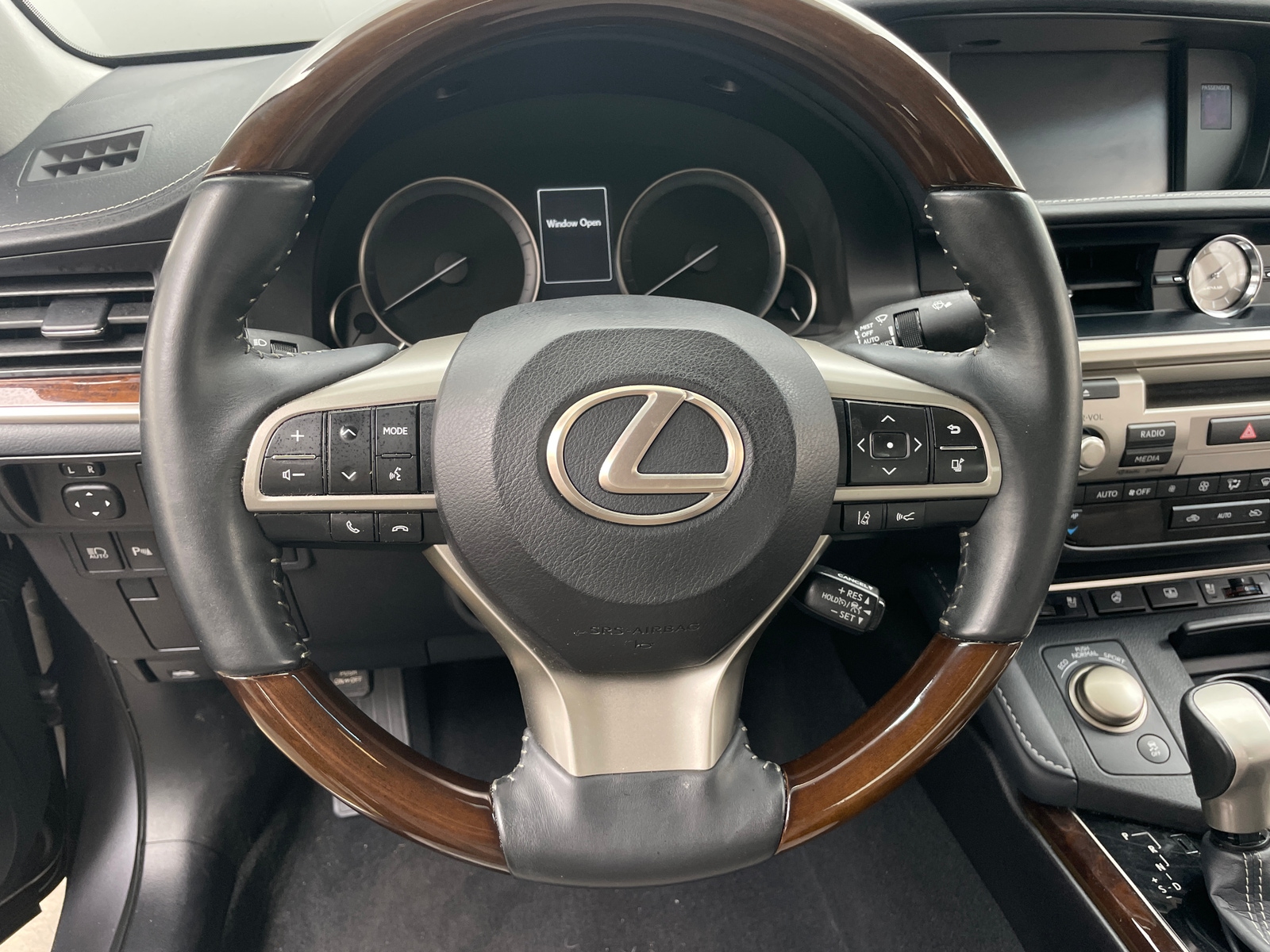Thumbnail: 2018 Lexus ES - 4
