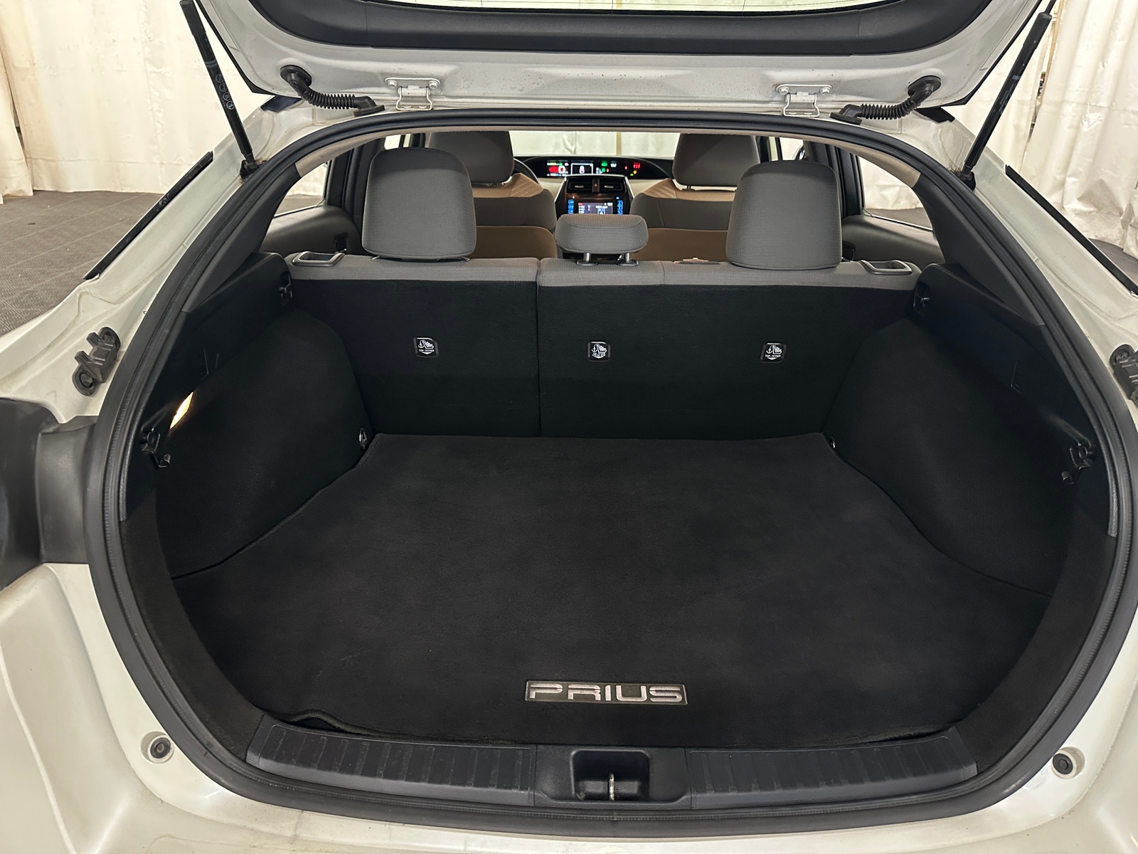 Thumbnail: 2017 Toyota Prius - 7
