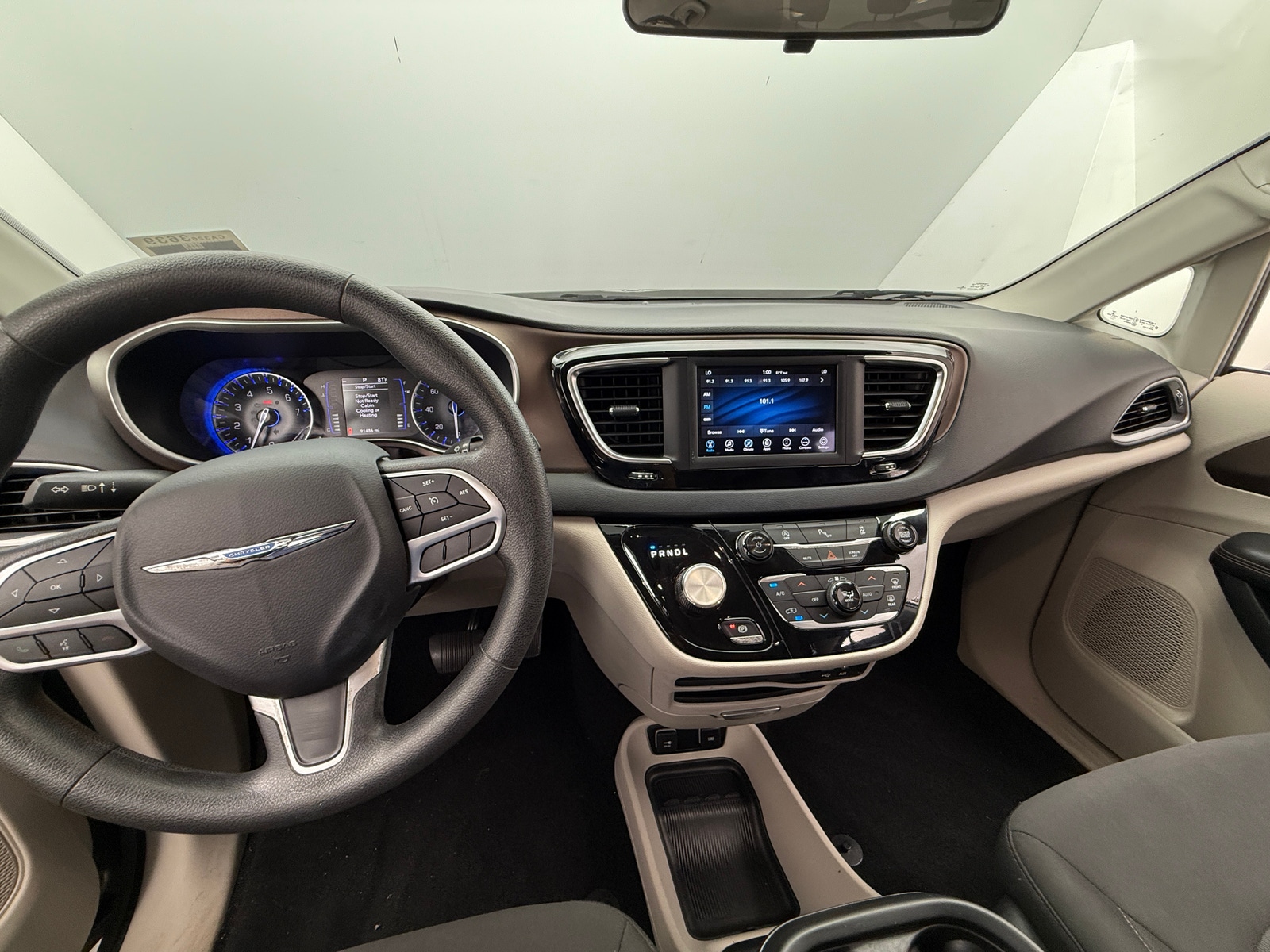 Thumbnail: 2018 Chrysler Pacifica - 3