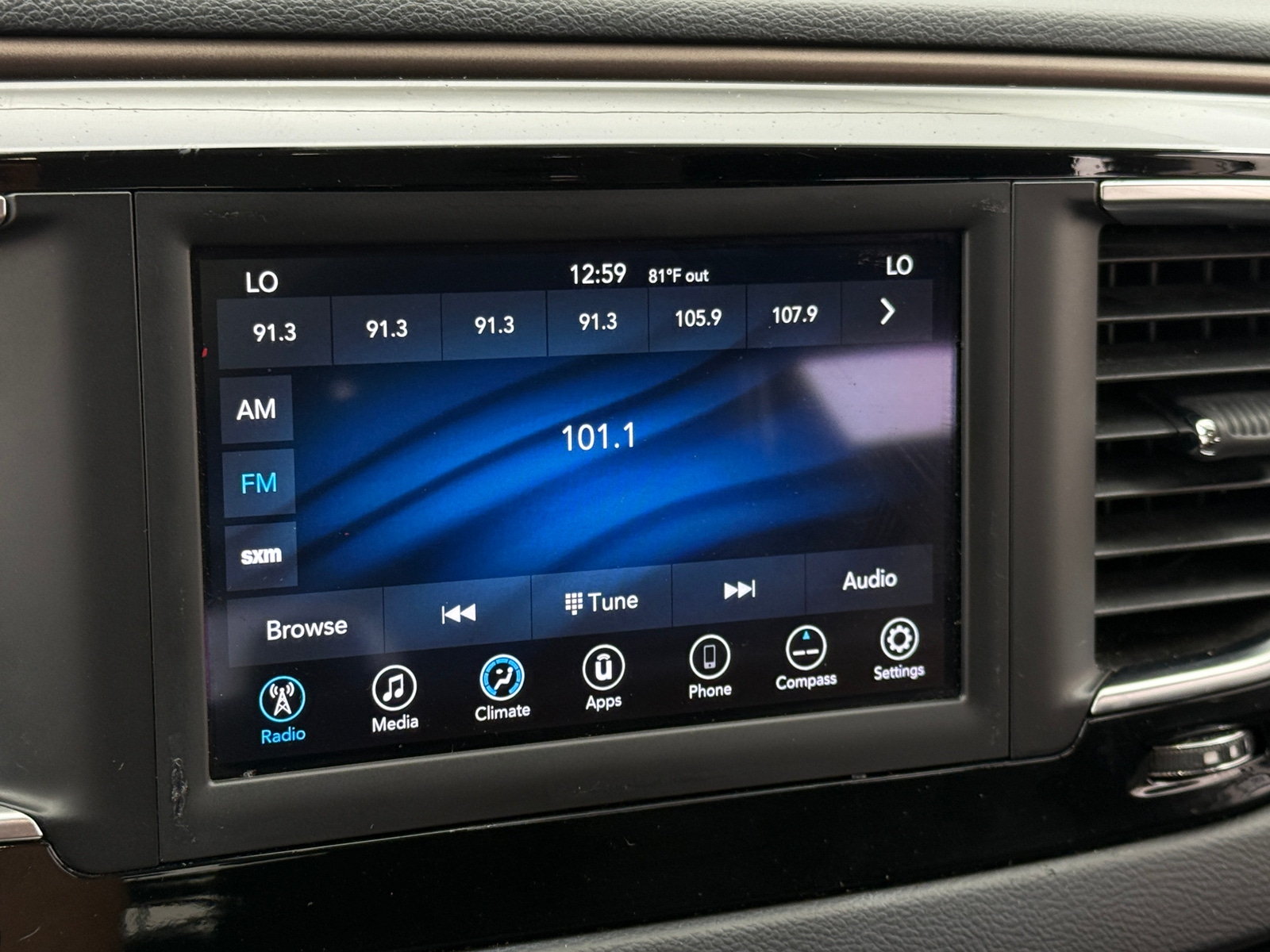 Thumbnail: 2018 Chrysler Pacifica - 4