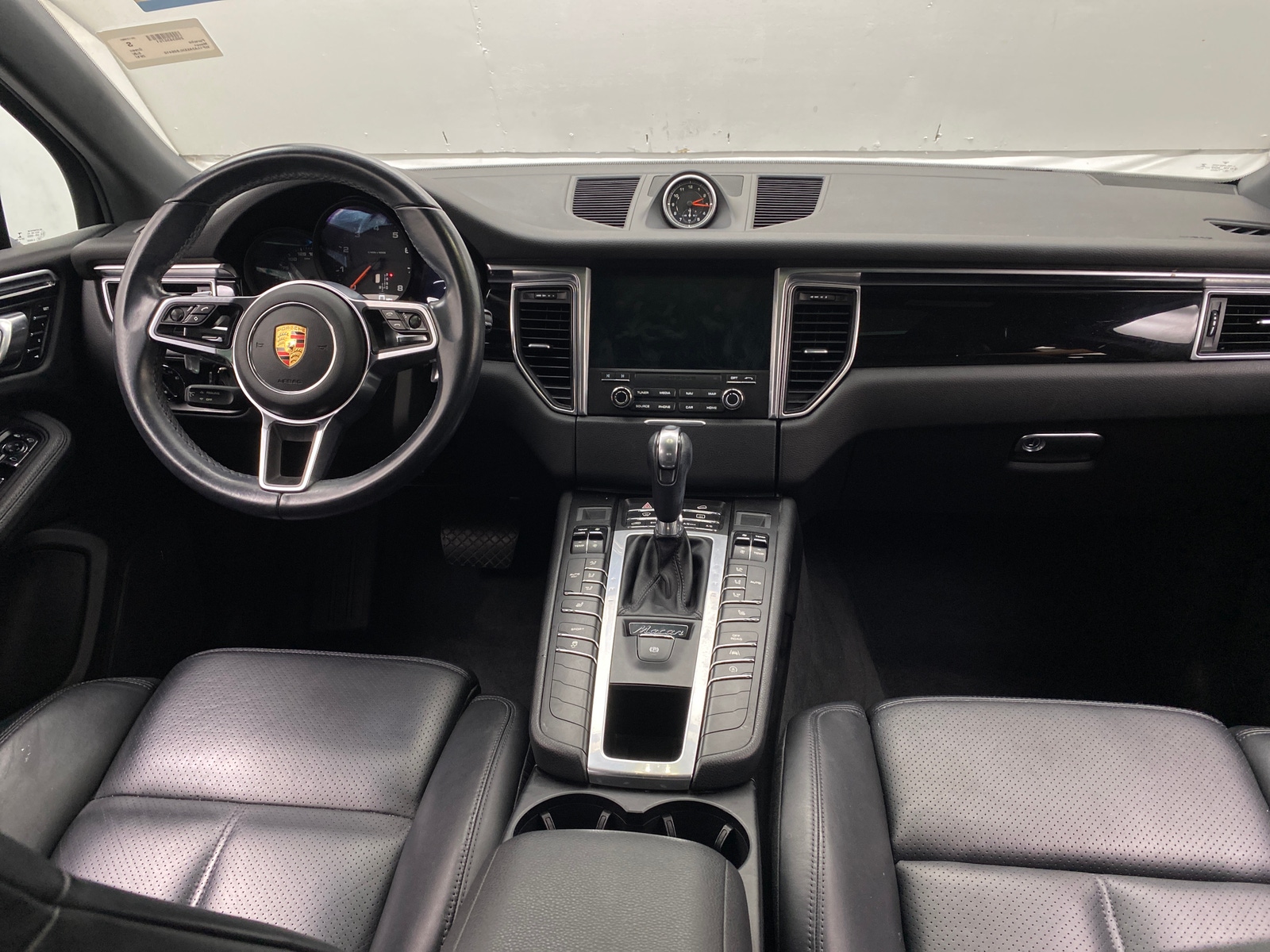 Thumbnail: 2017 Porsche Macan - 2
