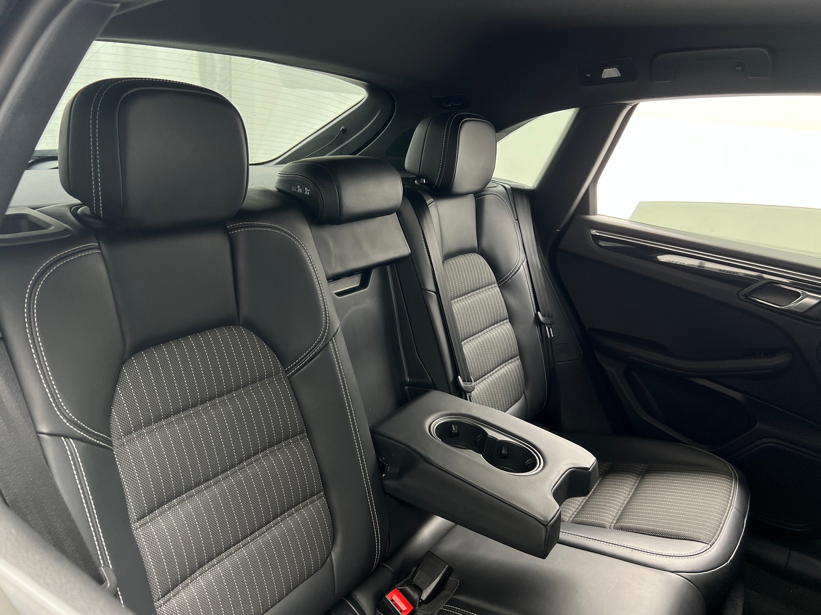 Thumbnail: 2023 Porsche Macan - 5