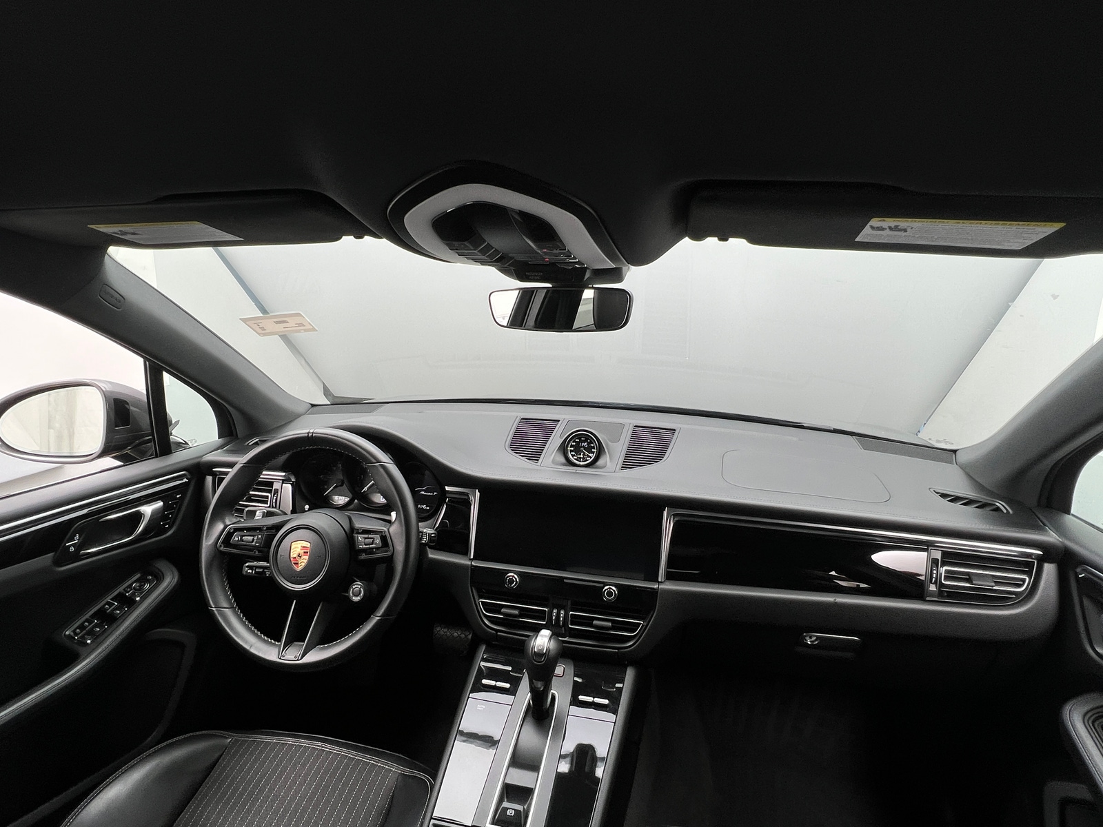 Thumbnail: 2023 Porsche Macan - 2