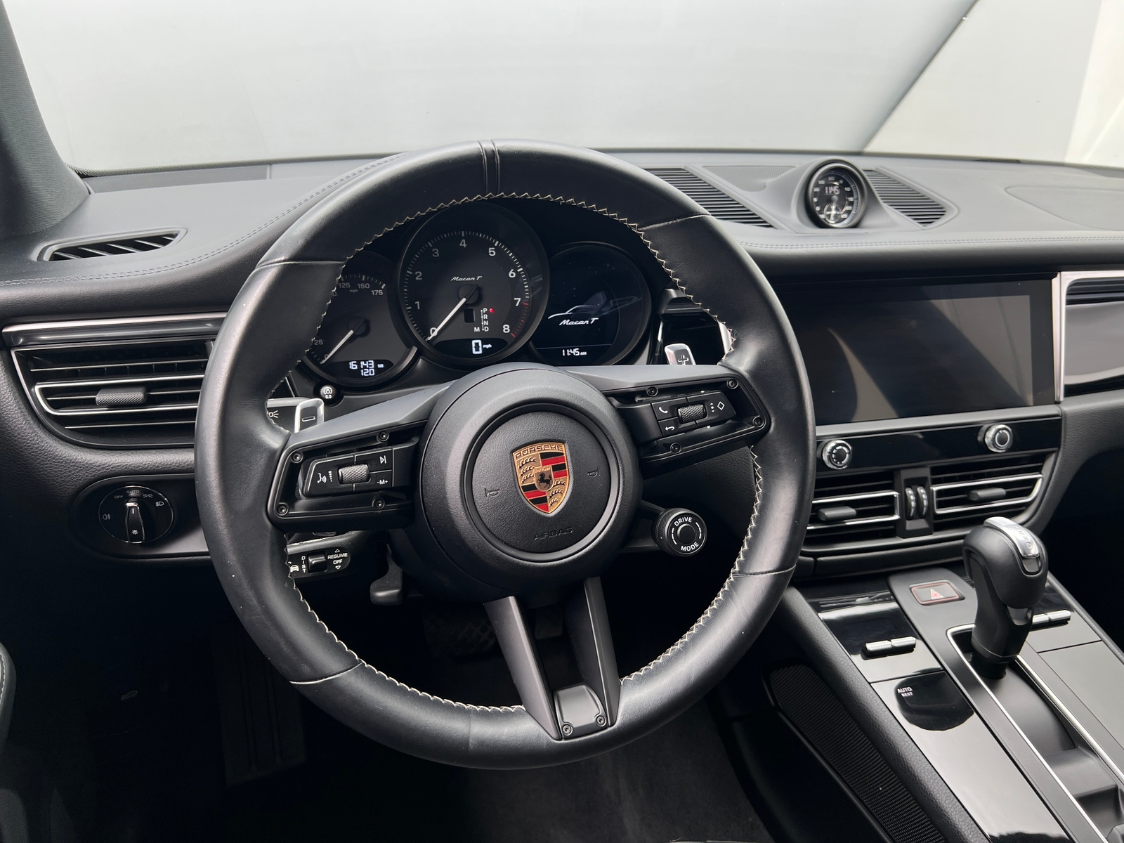 Thumbnail: 2023 Porsche Macan - 4