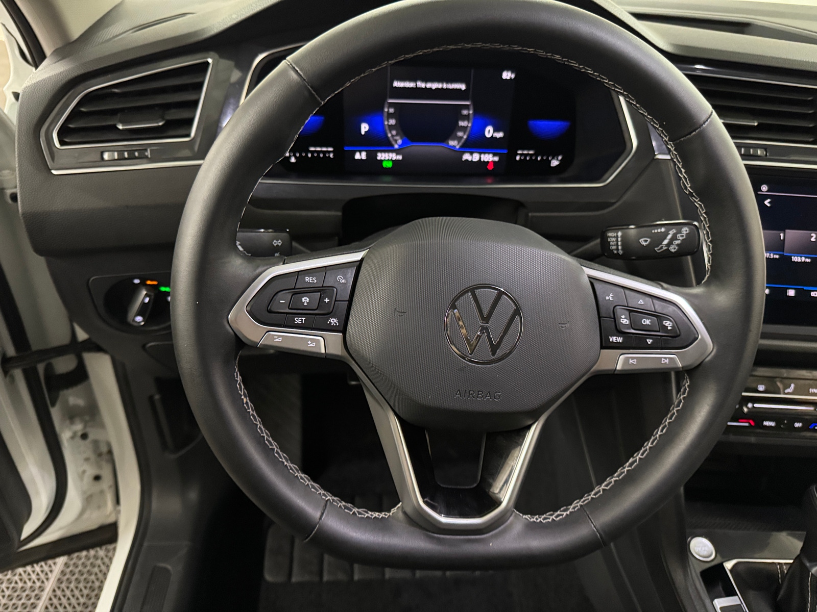 Thumbnail: 2022 Volkswagen Tiguan - 4