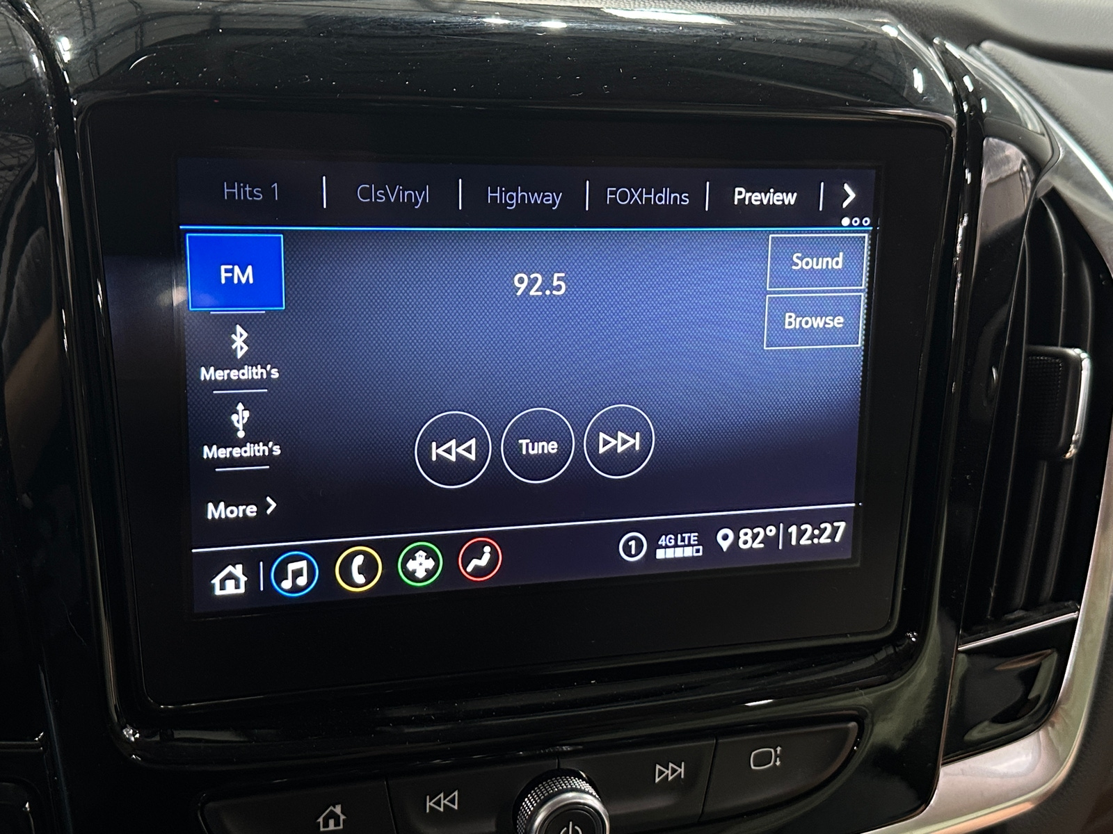 Thumbnail: 2021 Chevrolet Traverse - 4