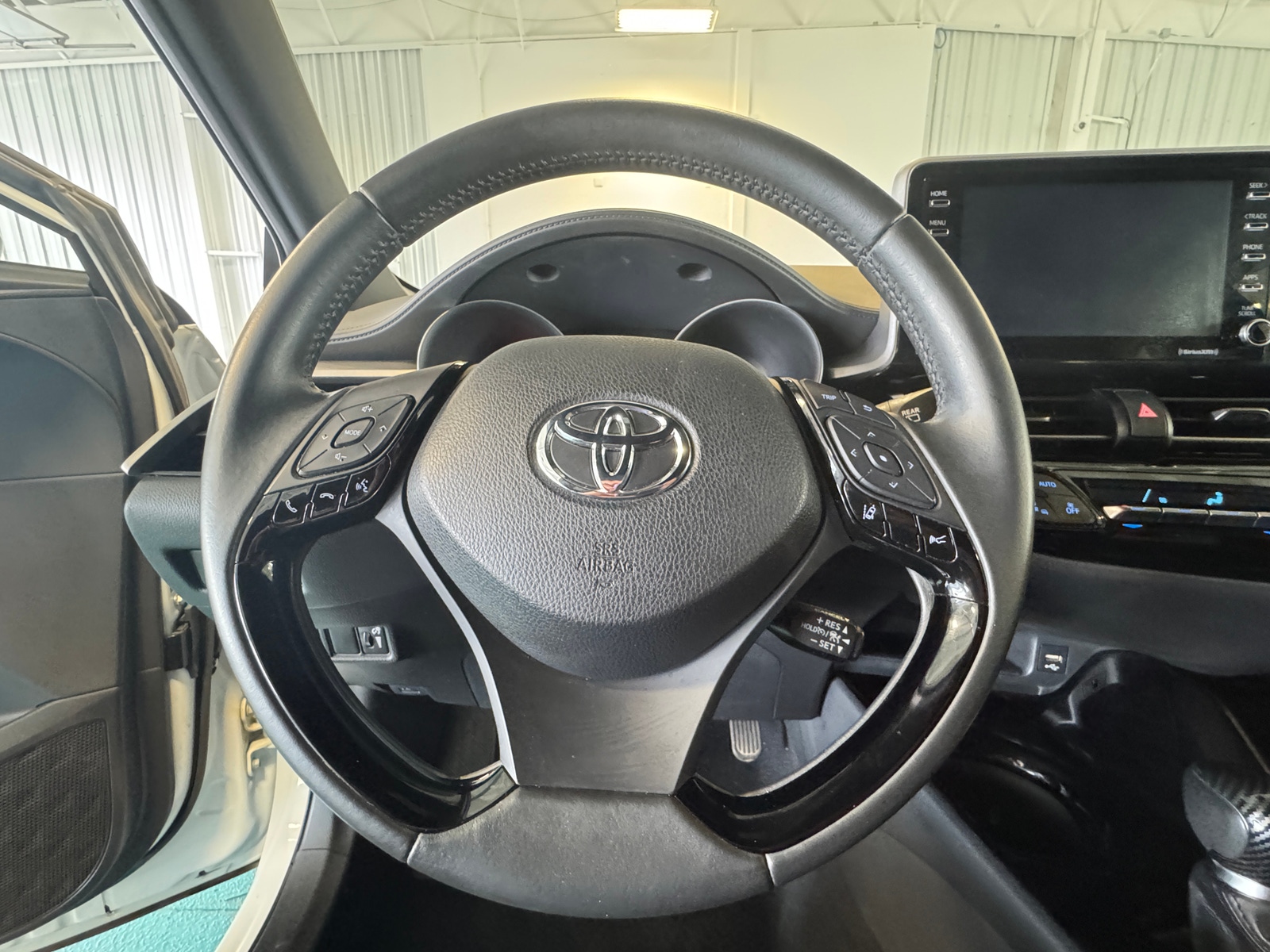Thumbnail: 2022 Toyota C-HR - 5