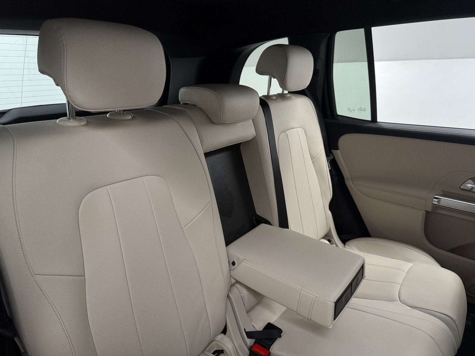 Thumbnail: 2021 Mercedes-Benz GLB - 5