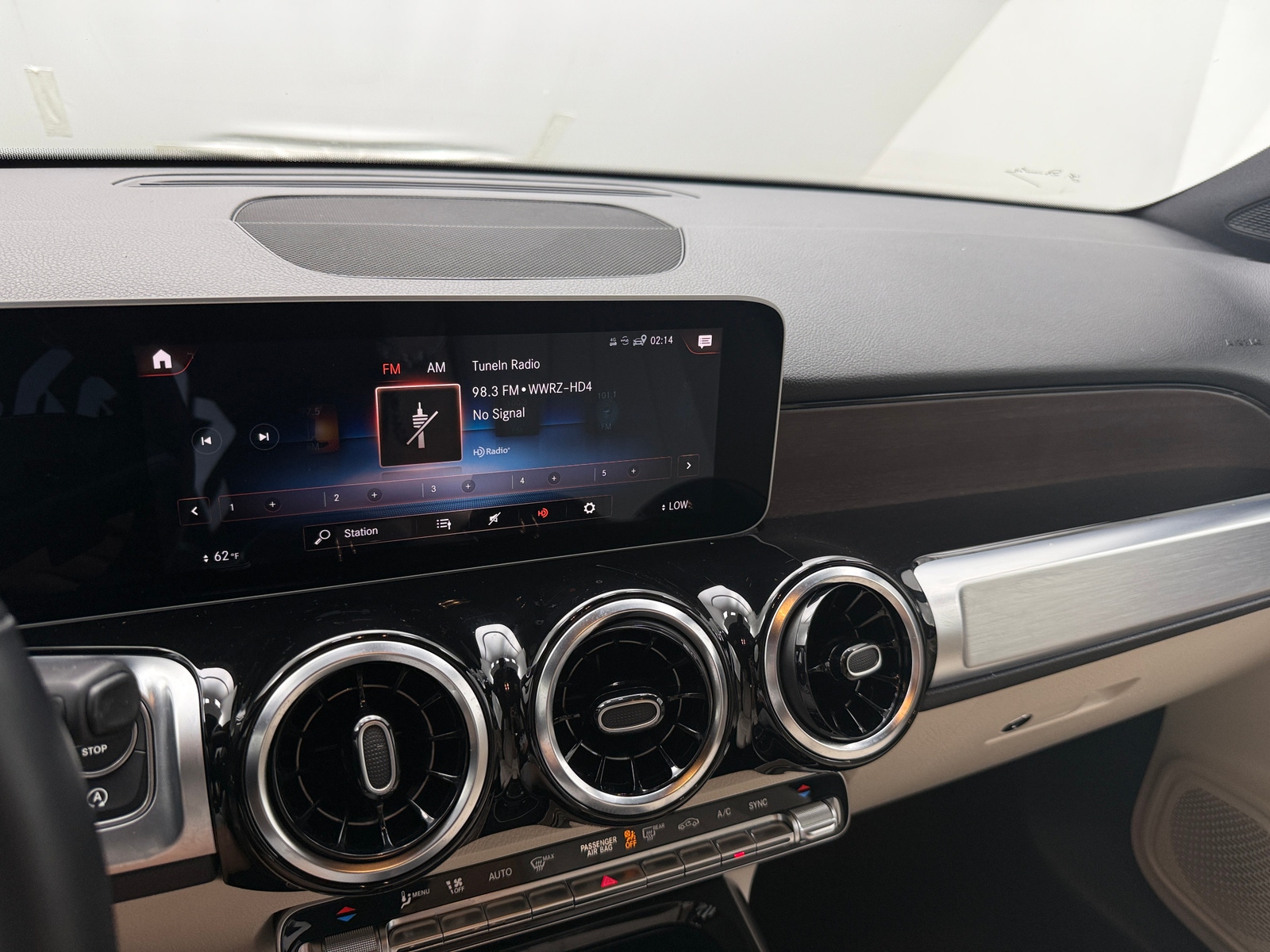 Thumbnail: 2021 Mercedes-Benz GLB - 3