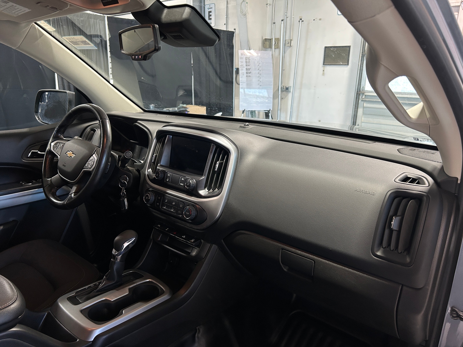 Thumbnail: 2022 Chevrolet Colorado - 3
