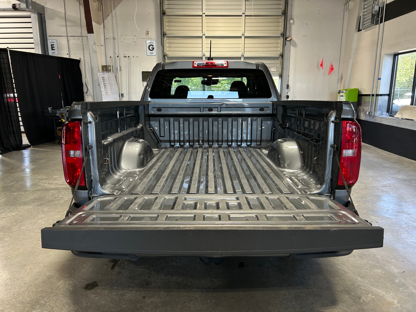 Thumbnail: 2022 Chevrolet Colorado - 6