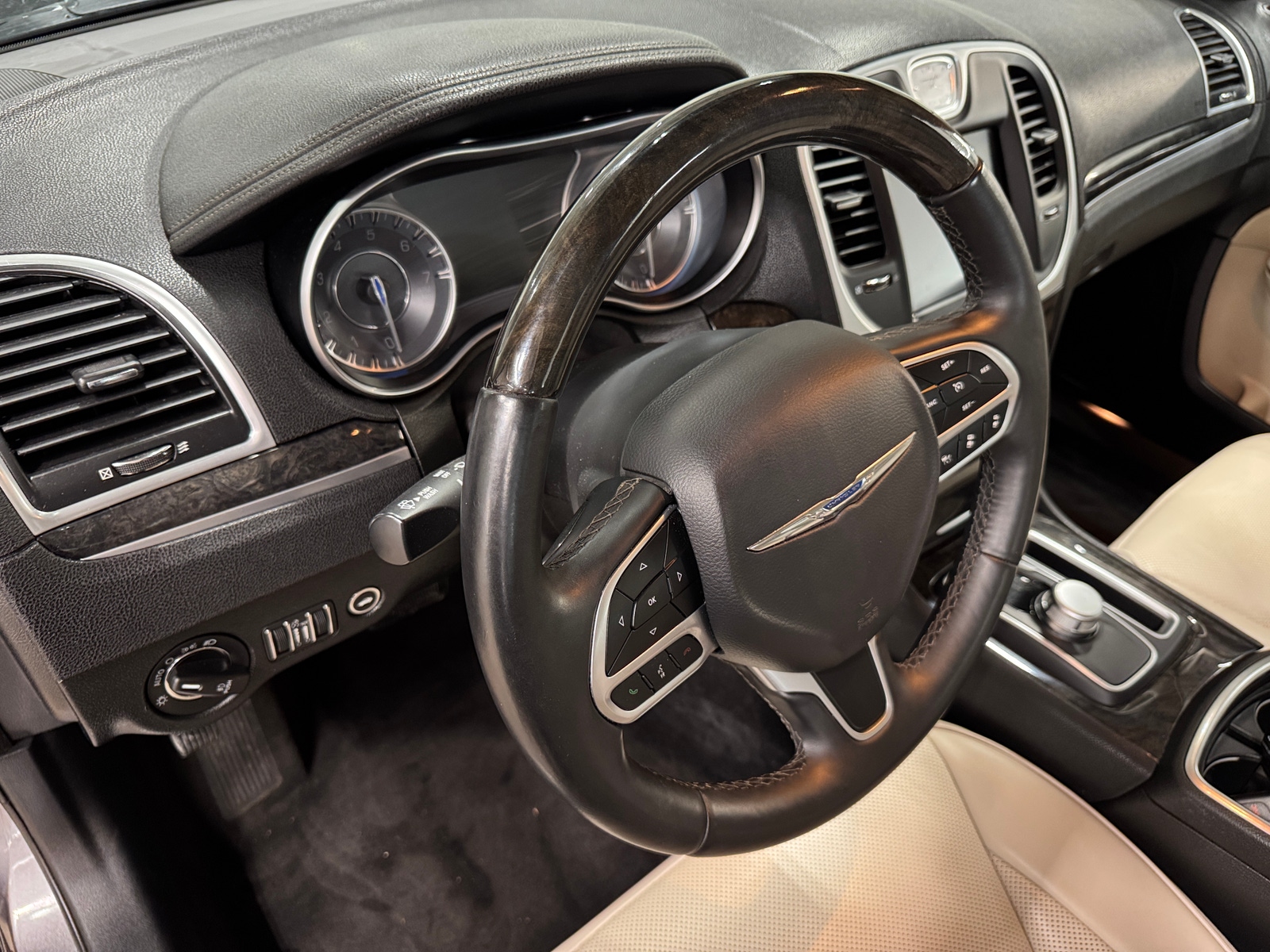 Thumbnail: 2018 Chrysler 300 - 2