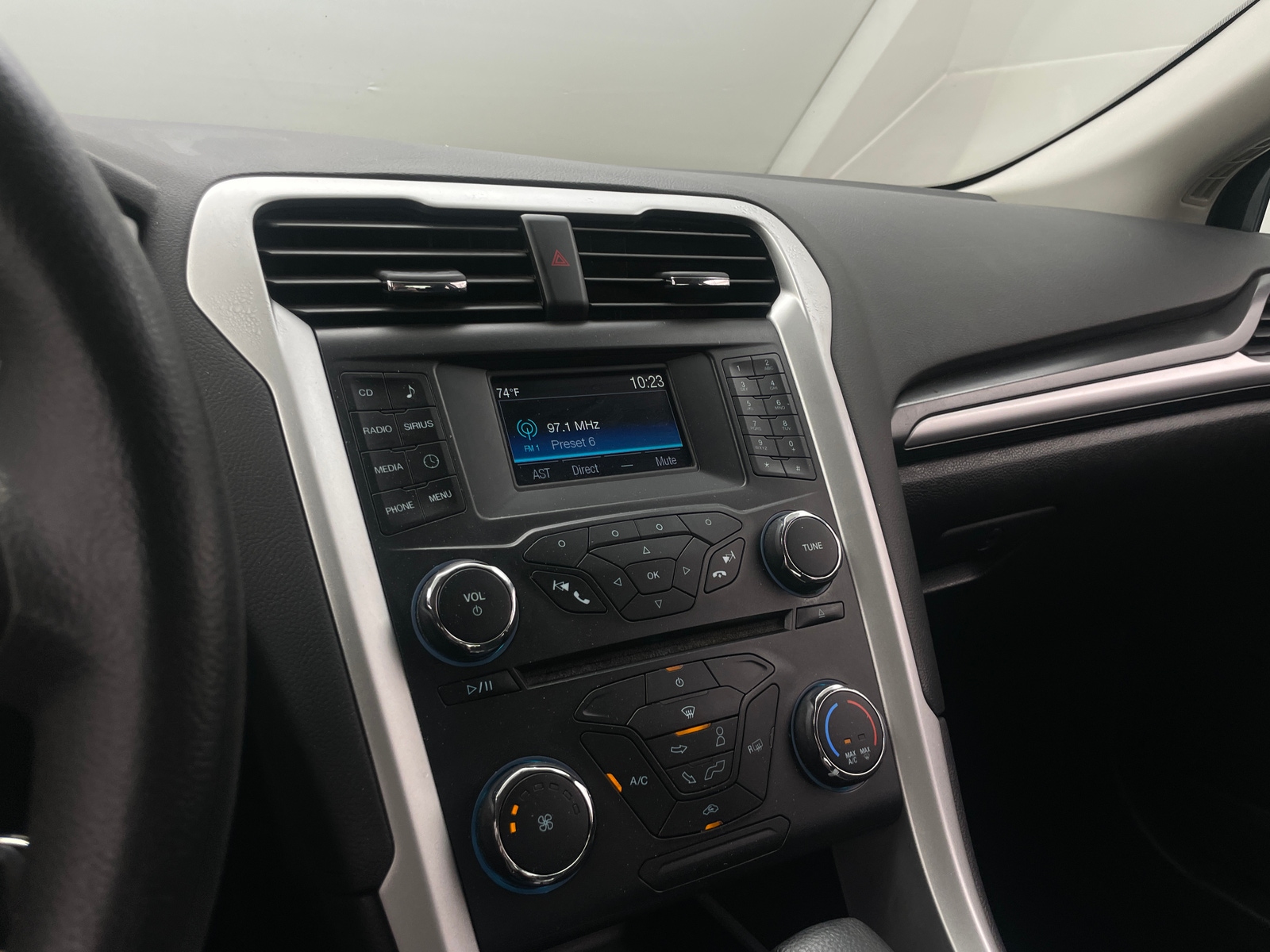Thumbnail: 2014 Ford Fusion - 4