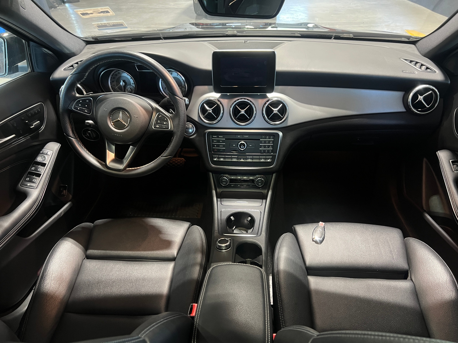 Thumbnail: 2016 Mercedes-Benz GLA - 2