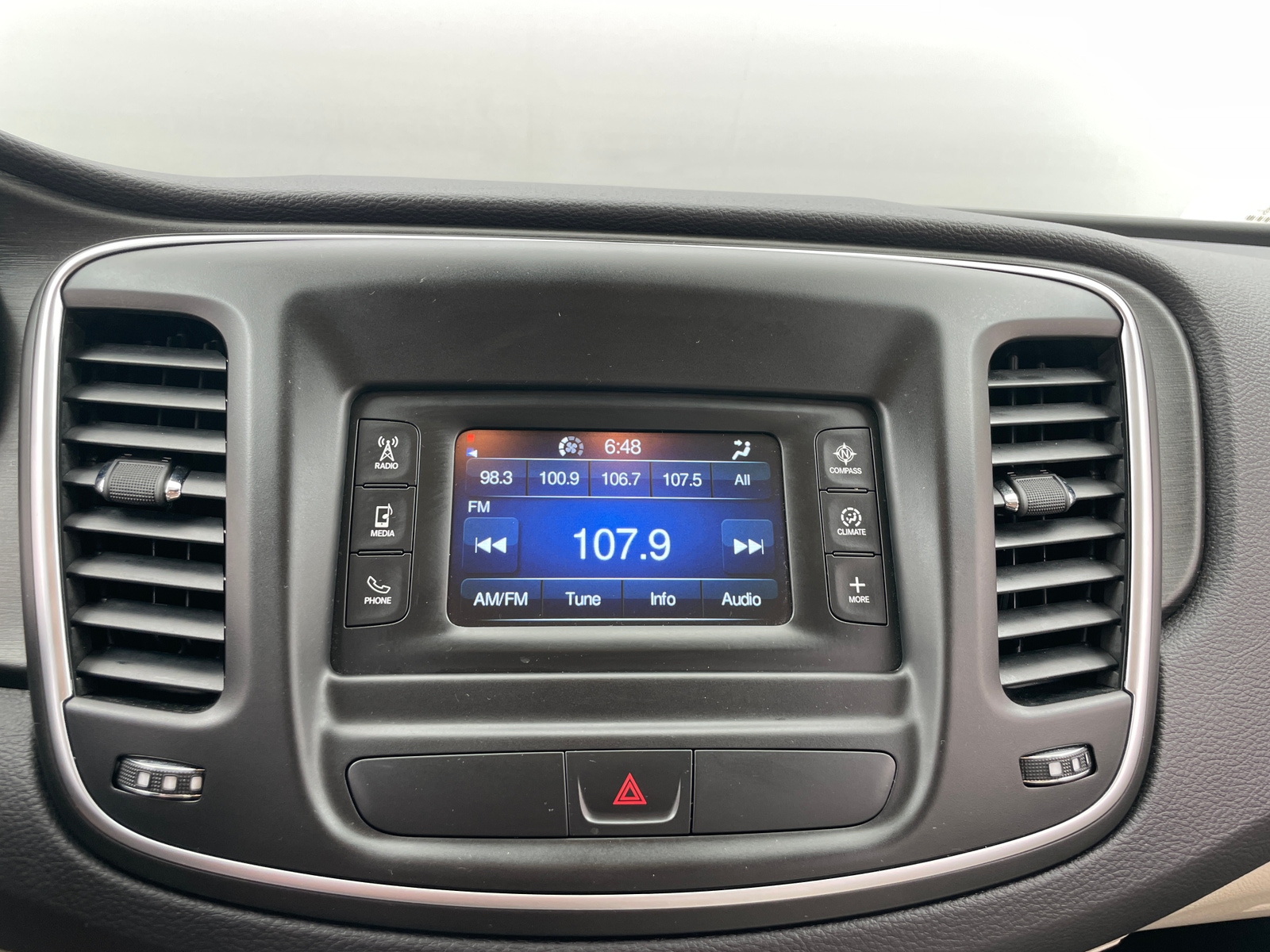 Thumbnail: 2015 Chrysler 200 - 4