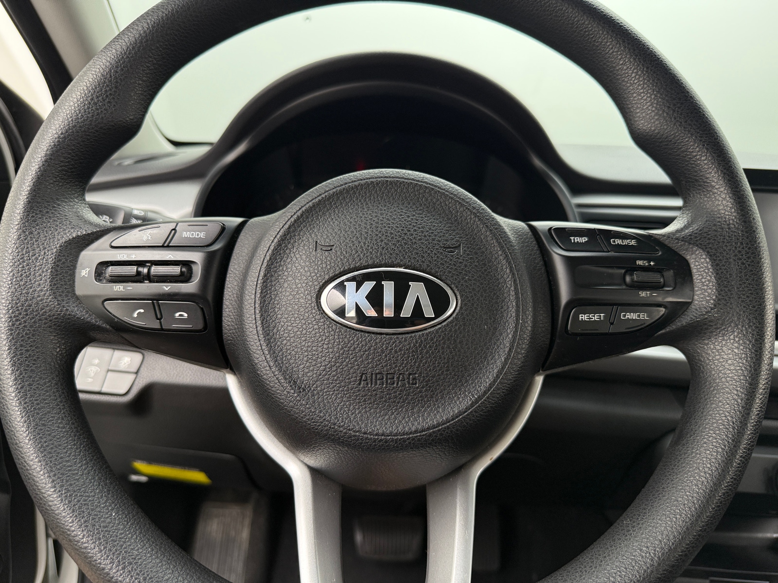 Thumbnail: 2020 Kia Rio - 5