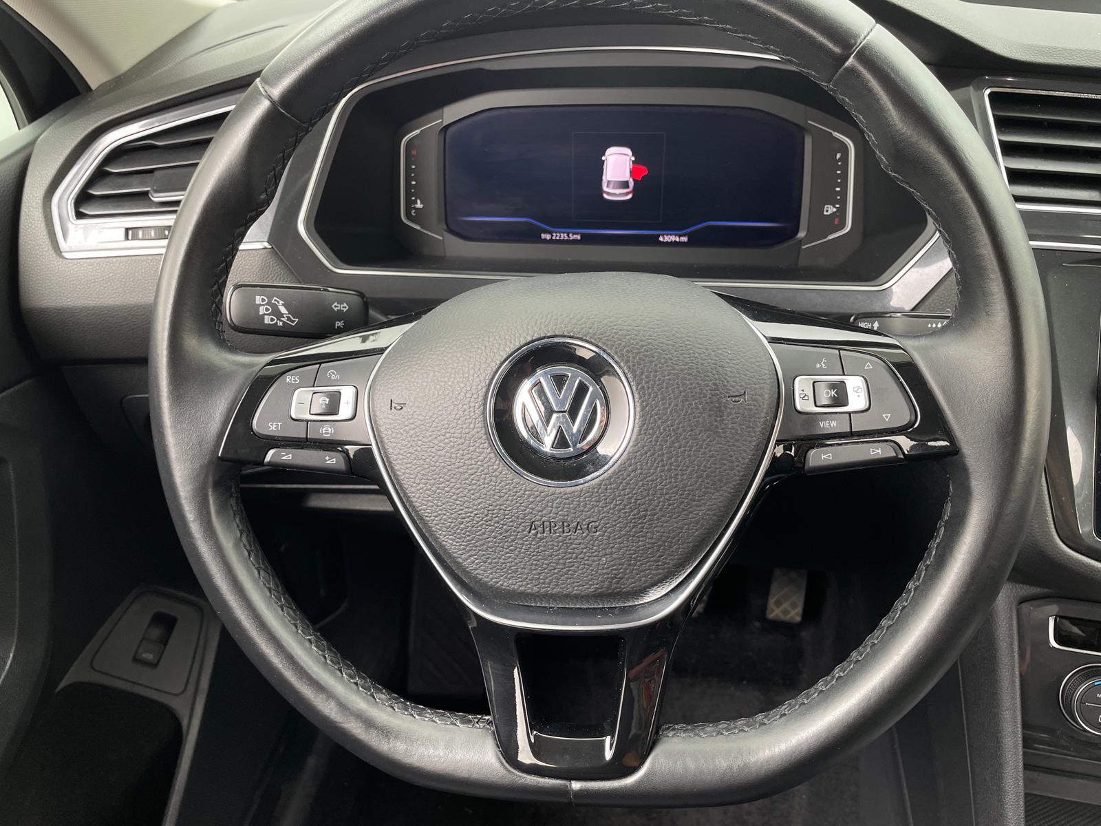 Thumbnail: 2019 Volkswagen Tiguan - 4